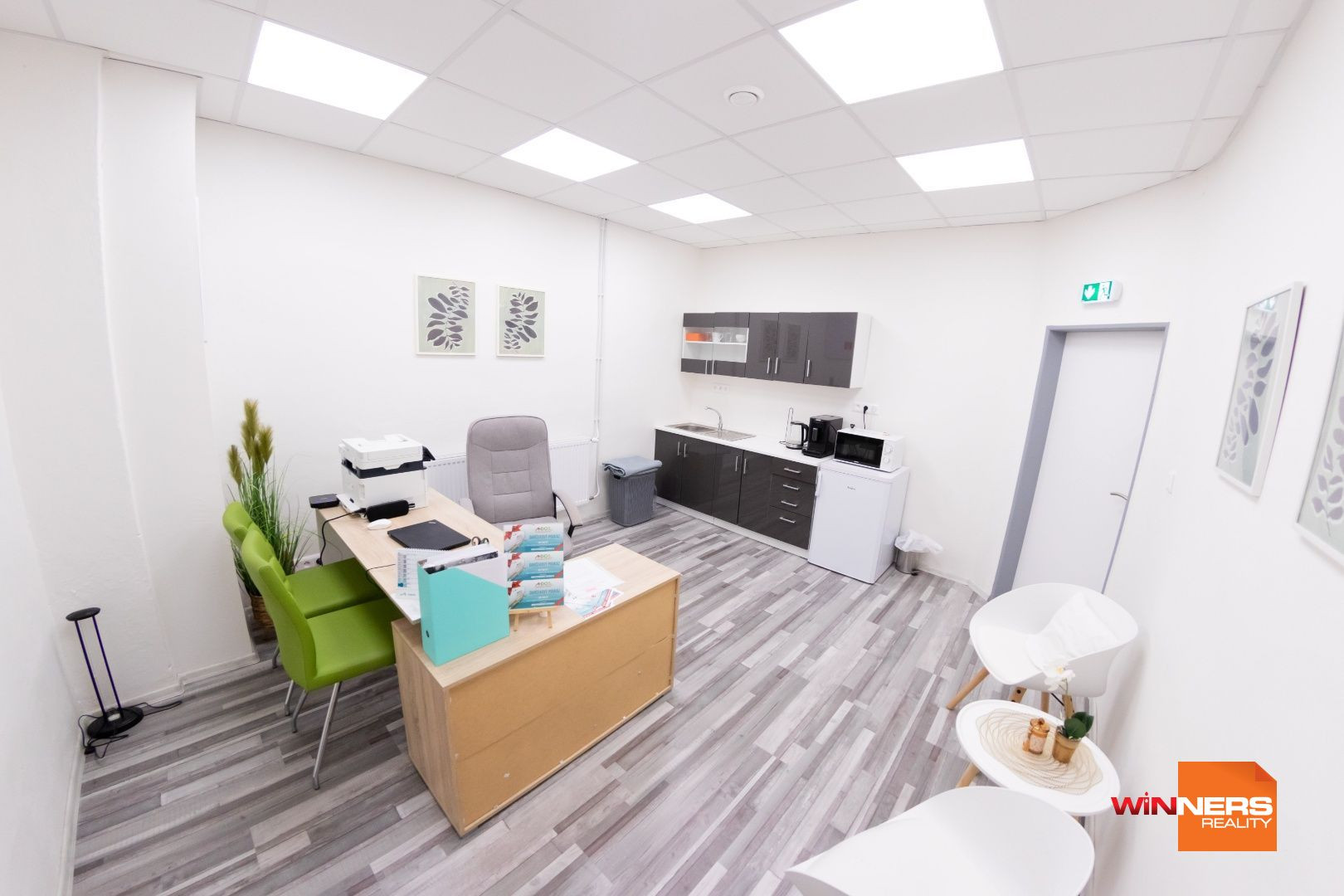 Ponúkam Vám na prenájom zrekonštruované priestory vhodné ako obchodné, kancelárske a aj zdravotnícke, na Levočskej ulici s dvoma parkovacími miestami.