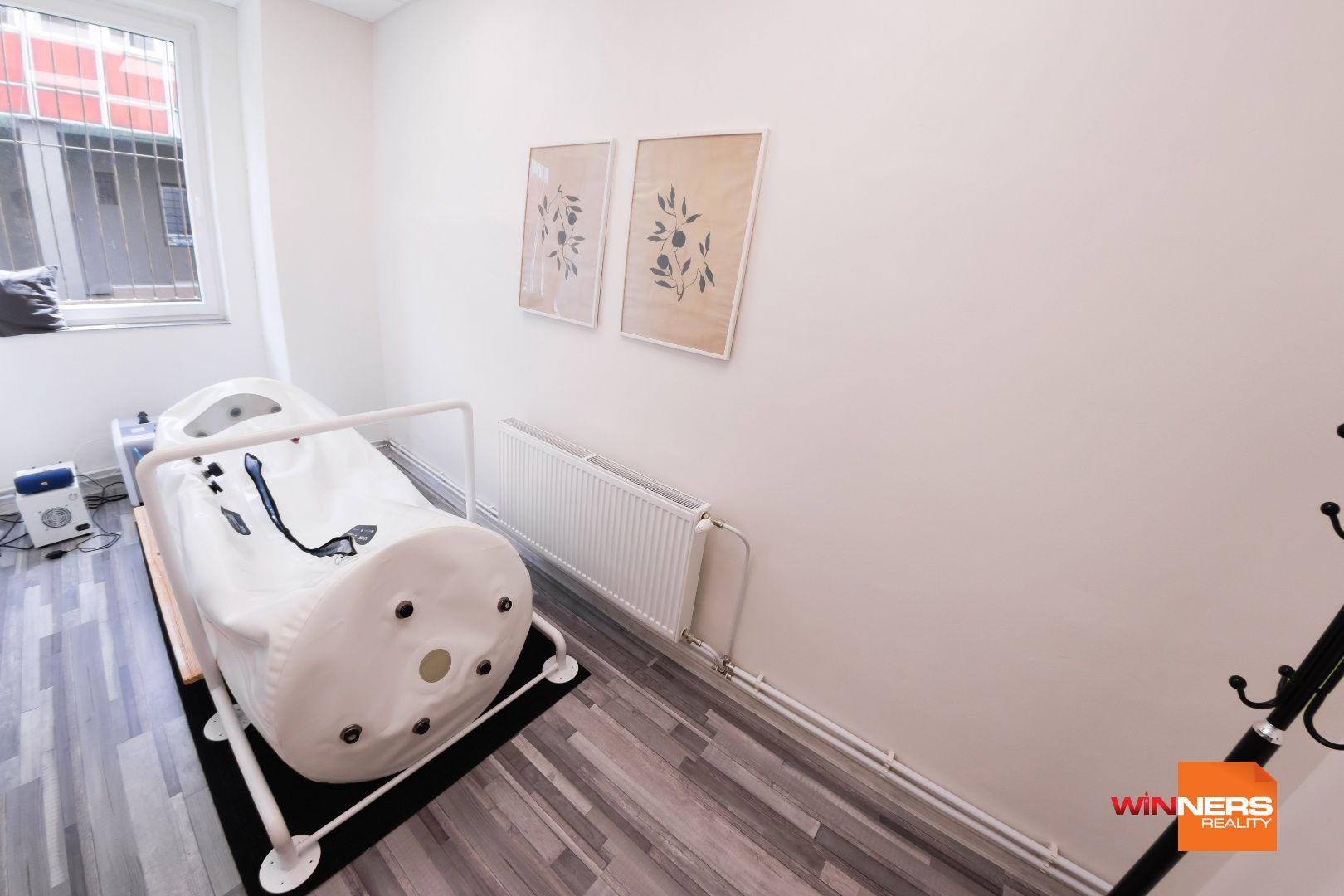 Ponúkam Vám na prenájom zrekonštruované priestory vhodné ako obchodné, kancelárske a aj zdravotnícke, na Levočskej ulici s dvoma parkovacími miestami.