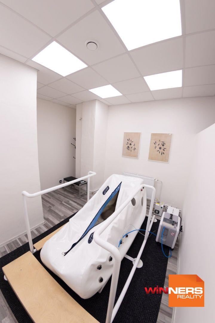 Ponúkam Vám na prenájom zrekonštruované priestory vhodné ako obchodné, kancelárske a aj zdravotnícke, na Levočskej ulici s dvoma parkovacími miestami.