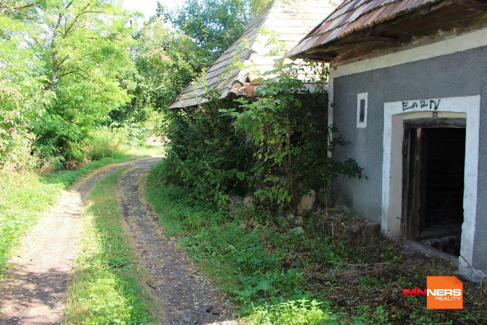 REZERVOVANÉ - Predaj  chatka s vínnou pivnicou, 49 m2 , Hontianske Trsťany- 6 km Dudince
