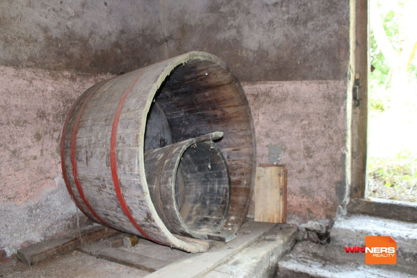 REZERVOVANÉ - Predaj  chatka s vínnou pivnicou, 49 m2 , Hontianske Trsťany- 6 km Dudince