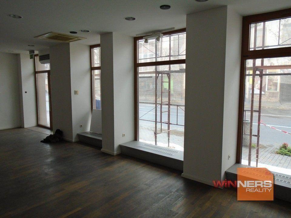 Priestranný obchodný  priestor v centre mesta Lučenec