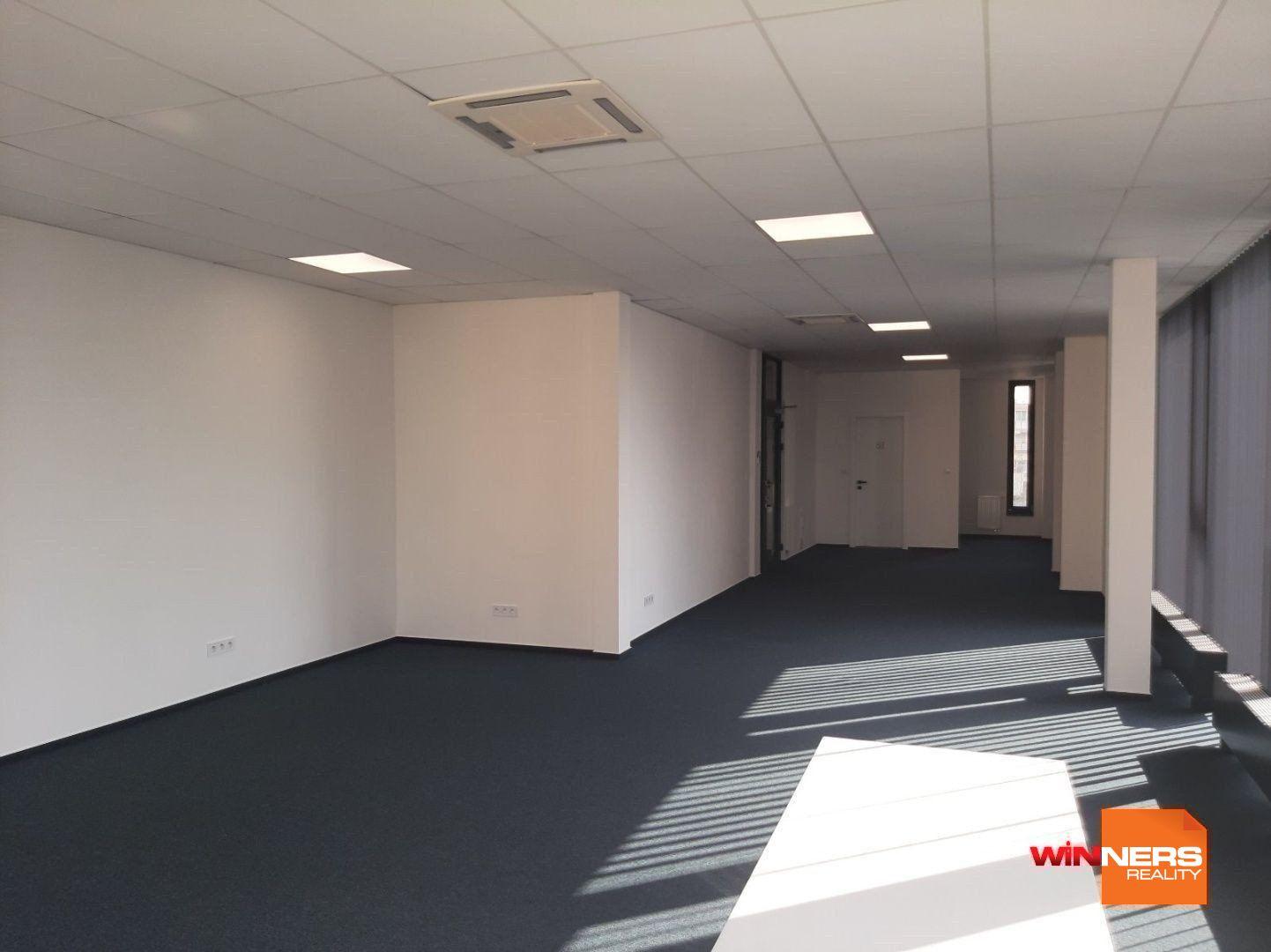 Reprezentatívny kancelársky/obchodný priestor v novostavbe v blízkosti centra mesta, 100 m2, parking, Dunajská, Košice