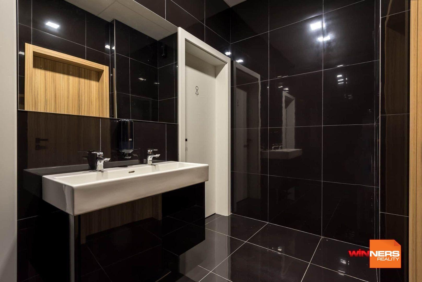 Reprezentatívny kancelársky/obchodný priestor v novostavbe v blízkosti centra mesta, 100 m2, parking, Dunajská, Košice