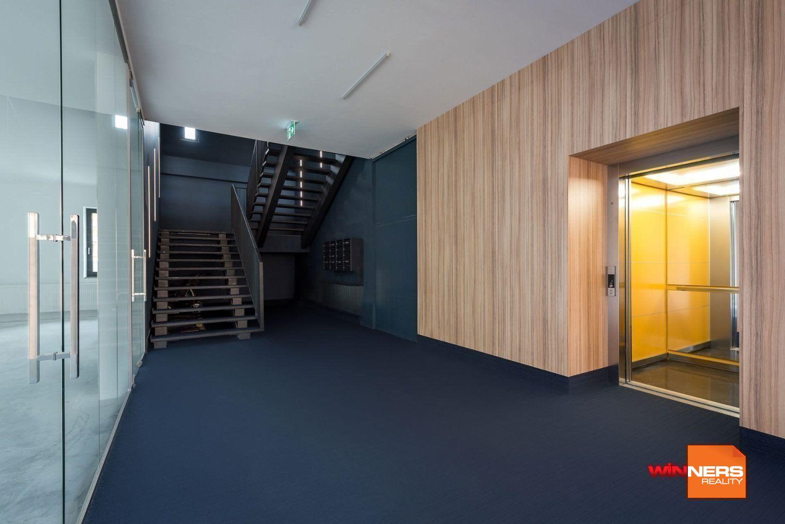 Reprezentatívny kancelársky/obchodný priestor v novostavbe v blízkosti centra mesta, 122,5 m2, parking, Dunajská, Košice