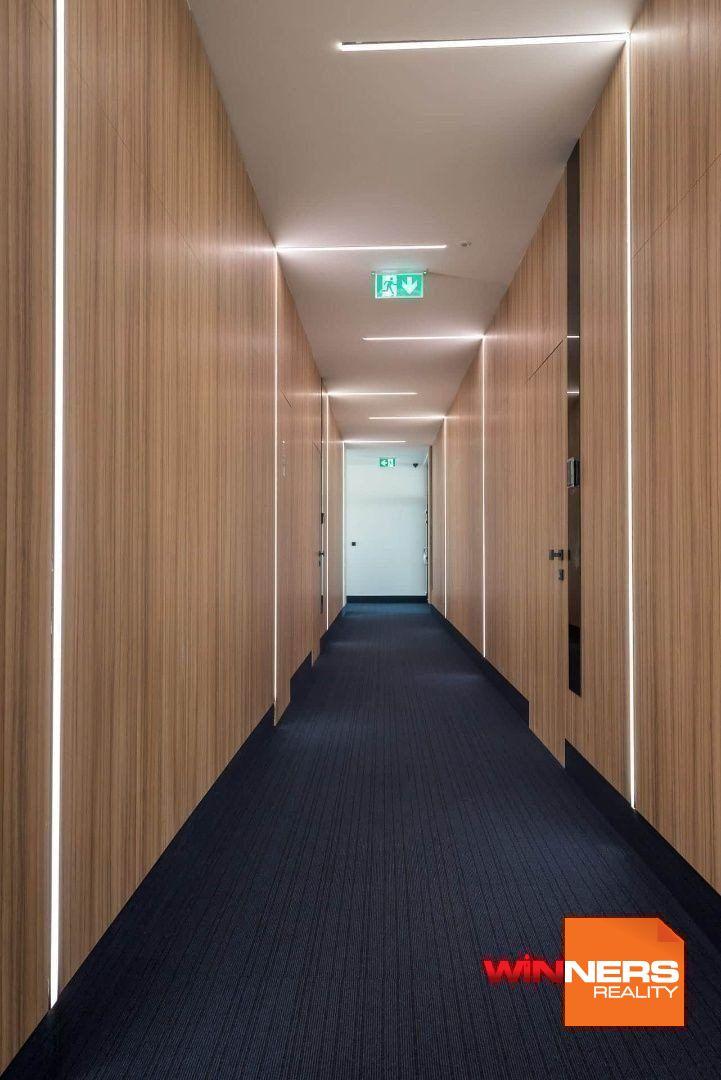 Reprezentatívny kancelársky/obchodný priestor v novostavbe v blízkosti centra mesta, 122,5 m2, parking, Dunajská, Košice