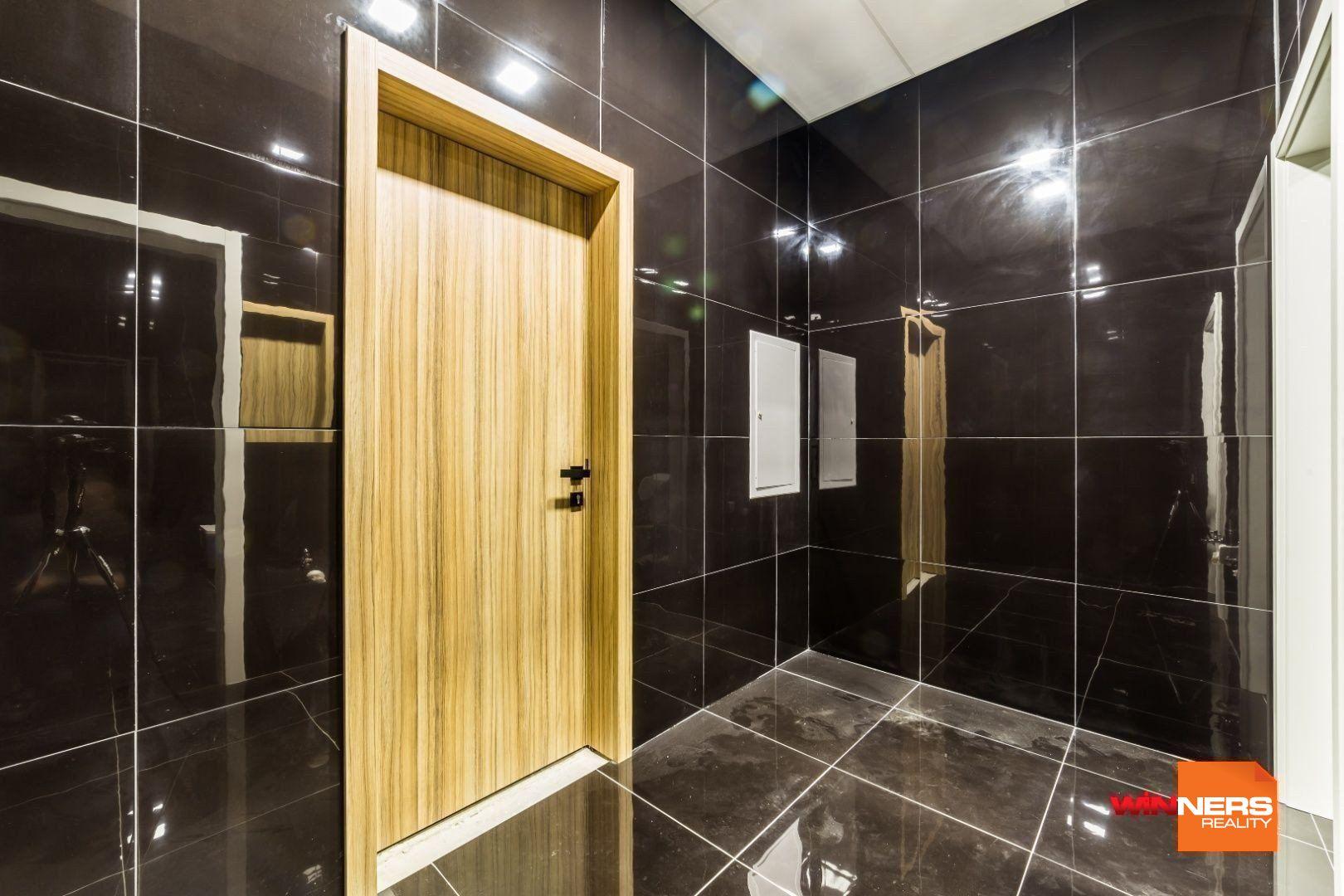 Reprezentatívny kancelársky/obchodný priestor v novostavbe v blízkosti centra mesta, 122,5 m2, parking, Dunajská, Košice