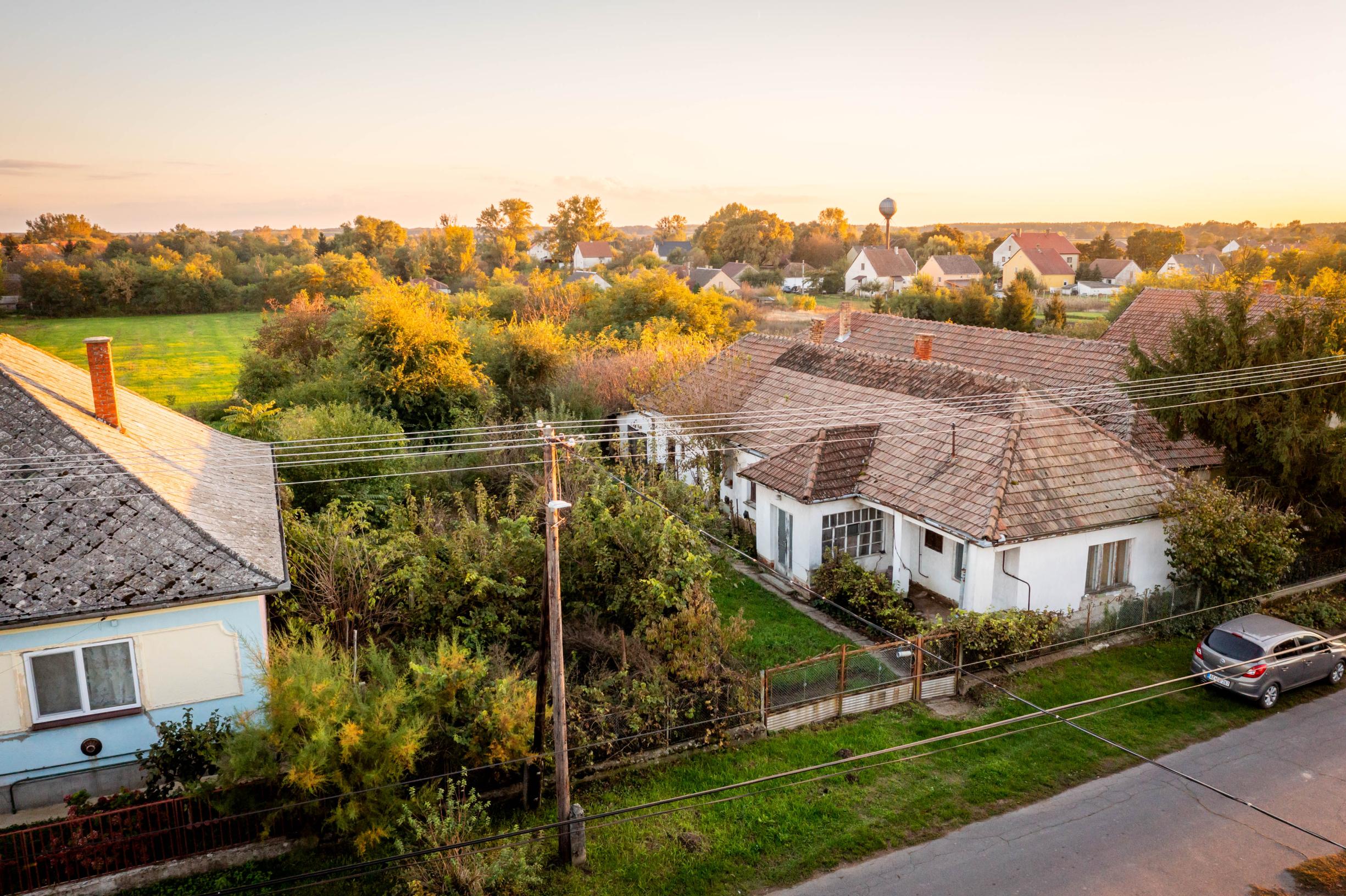 Na predaj rodinný dom v pôvodnom stave s veľkým pozemkom v obci Karcsa v Maďarsku