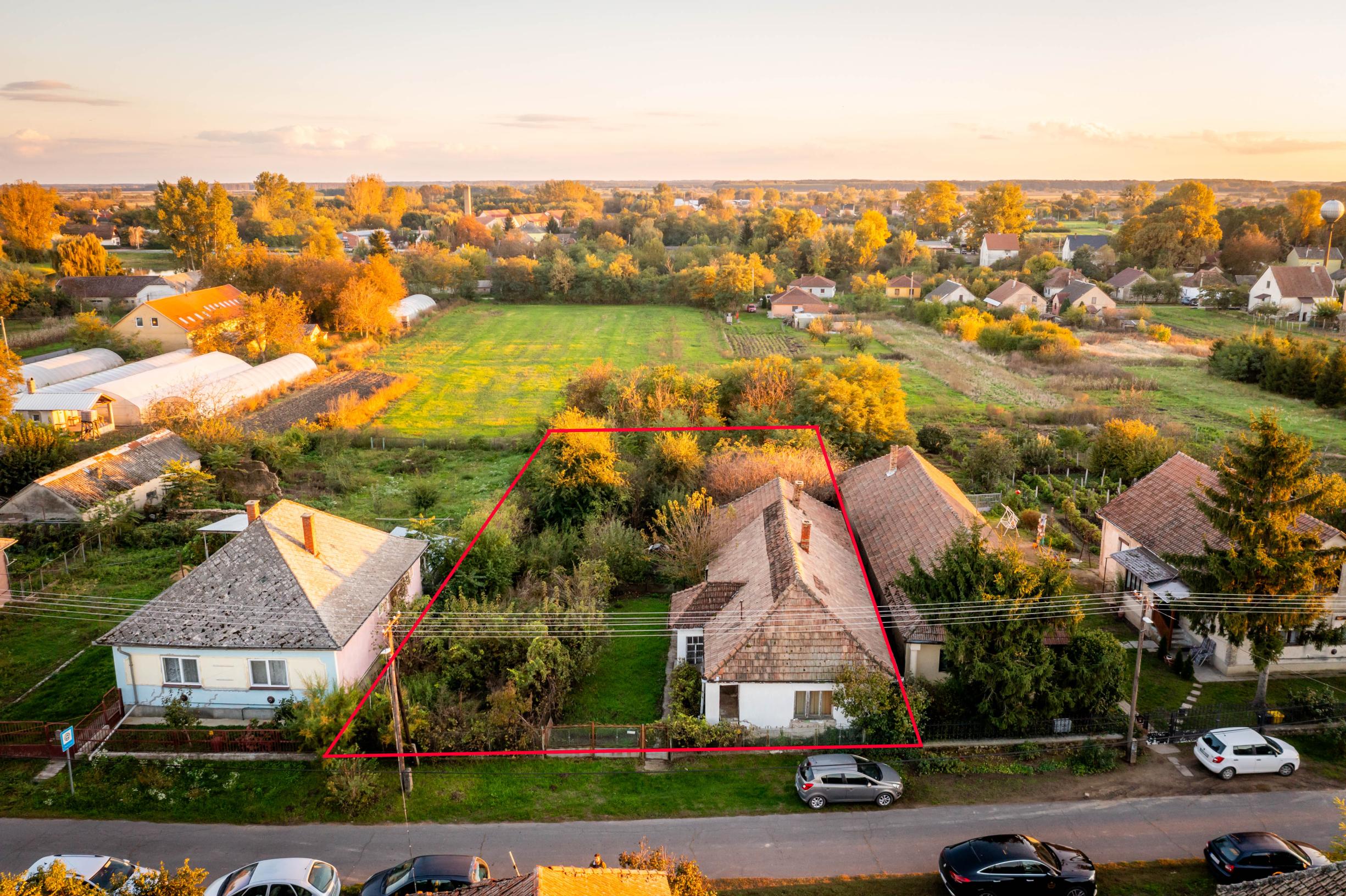 Na predaj rodinný dom v pôvodnom stave s veľkým pozemkom v obci Karcsa v Maďarsku