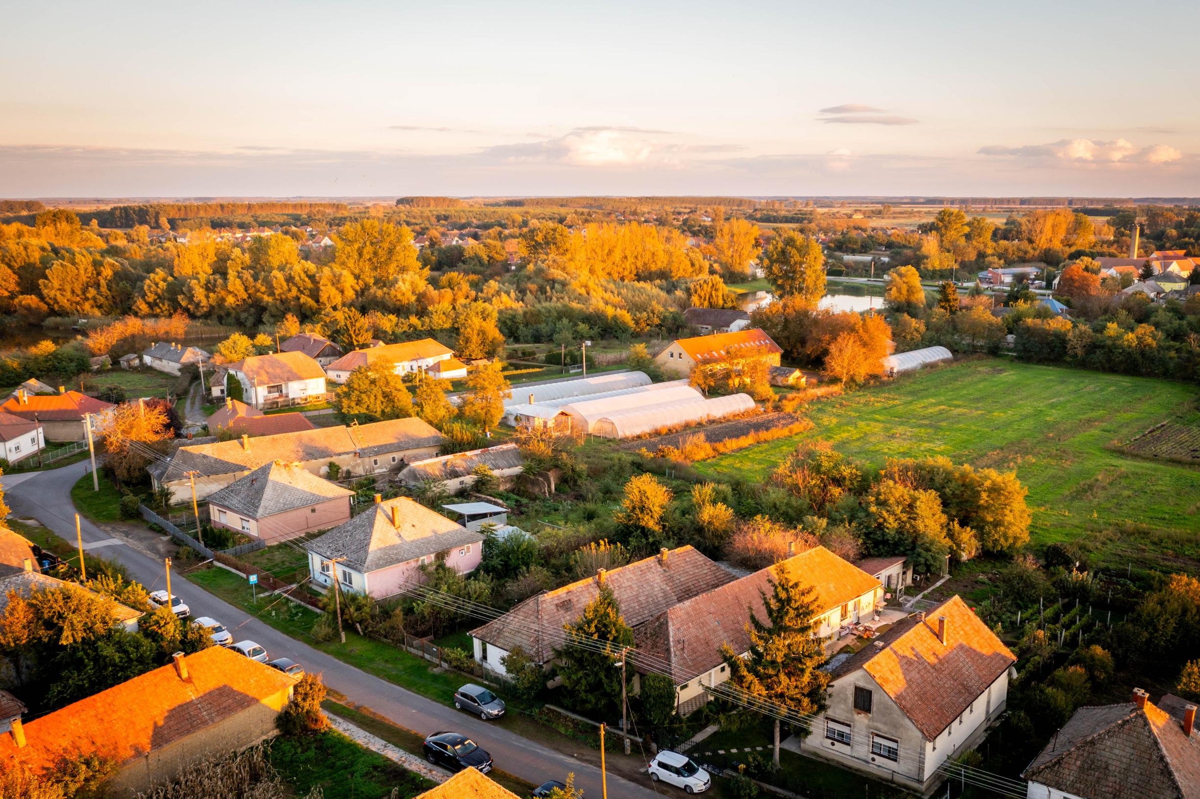 Na predaj rodinný dom v pôvodnom stave s veľkým pozemkom v obci Karcsa v Maďarsku
