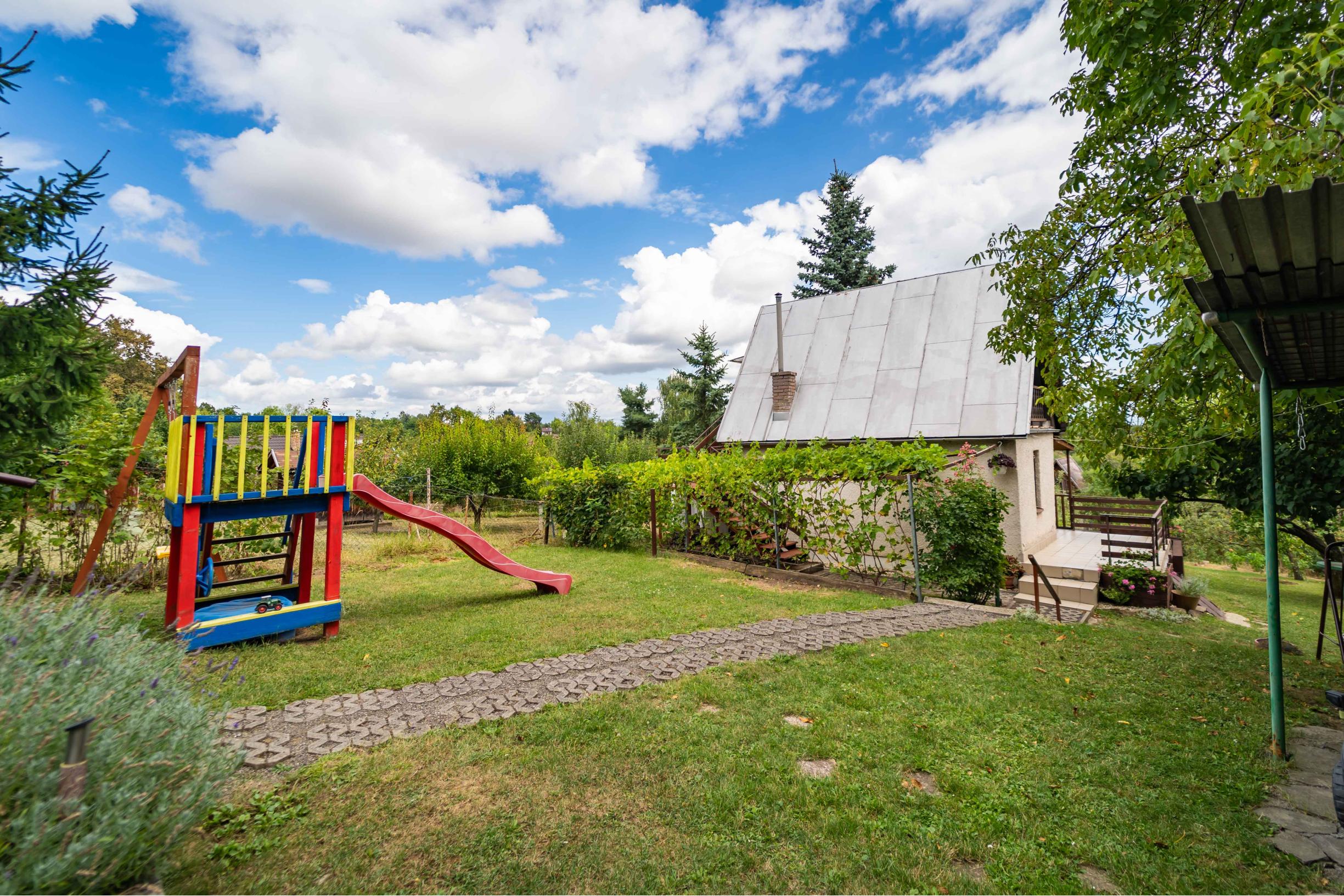 REZERVOVANE - Na predaj murovaná chata v tichom prostredí záhradkárskej oblasti Sečovce