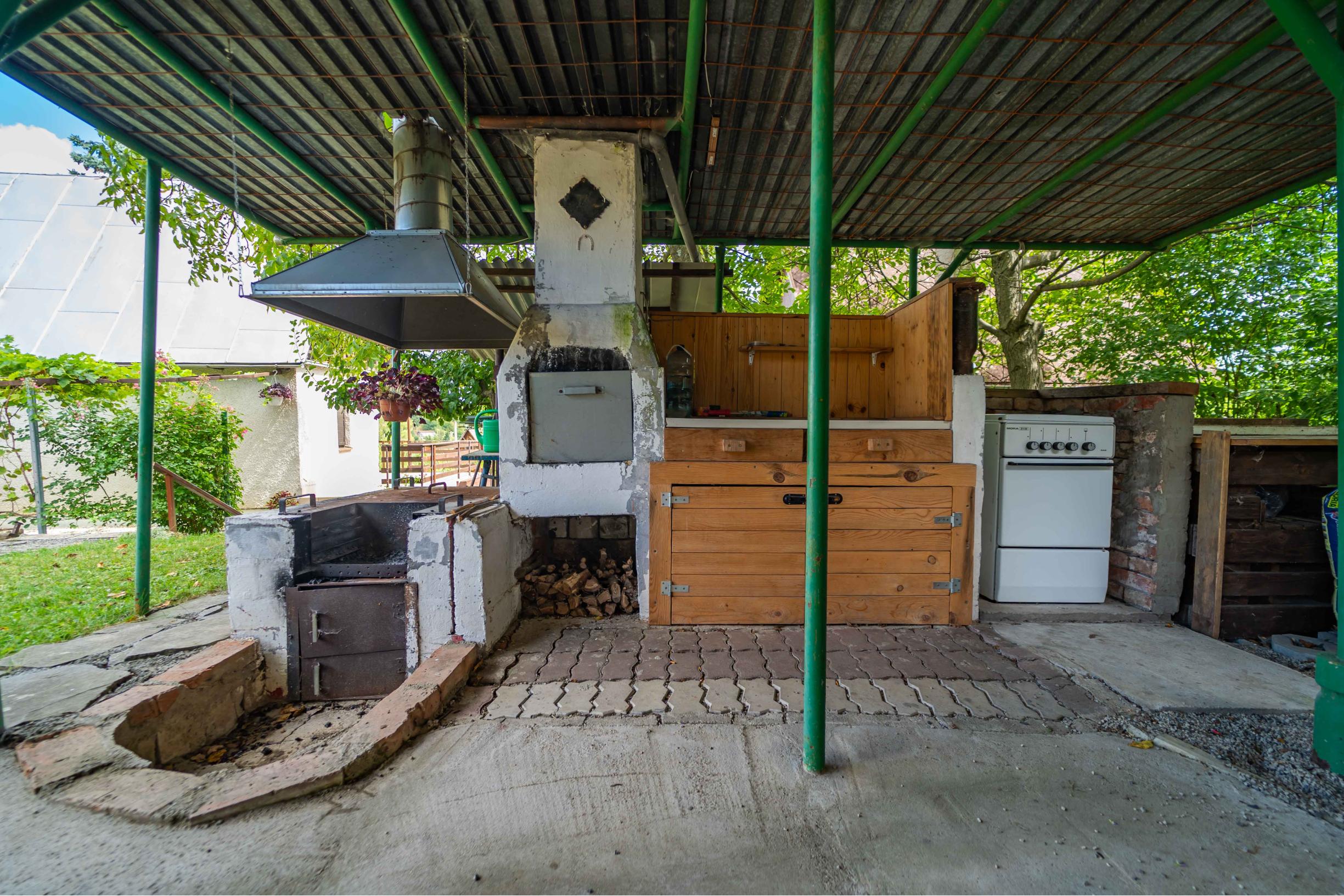 REZERVOVANE - Na predaj murovaná chata v tichom prostredí záhradkárskej oblasti Sečovce