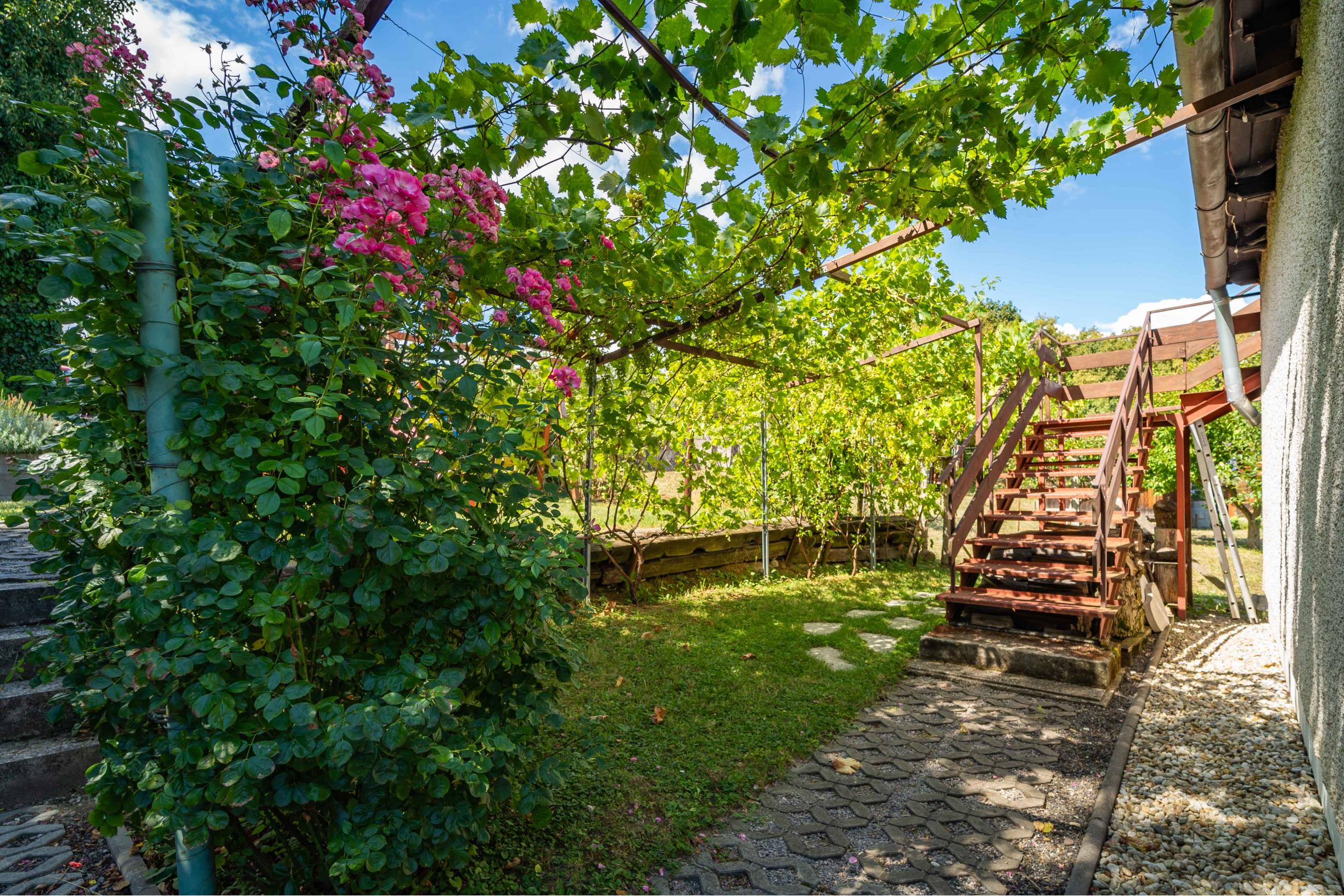 REZERVOVANE - Na predaj murovaná chata v tichom prostredí záhradkárskej oblasti Sečovce