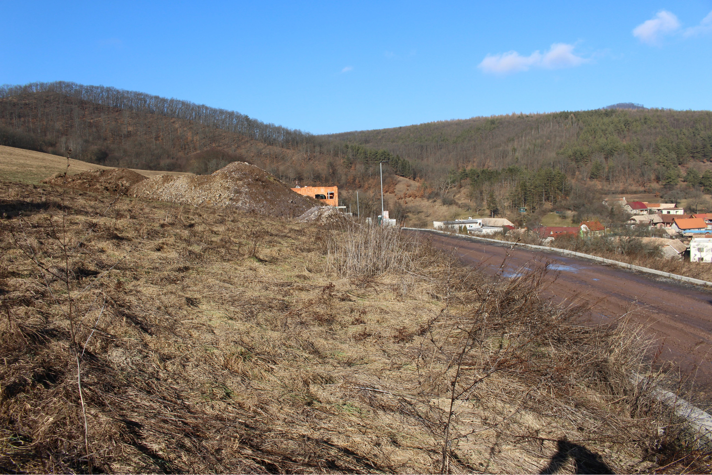 Predaj stavebného pozemku 571 m2 Breziny – 8 km Zvolen, okr. Zvolen