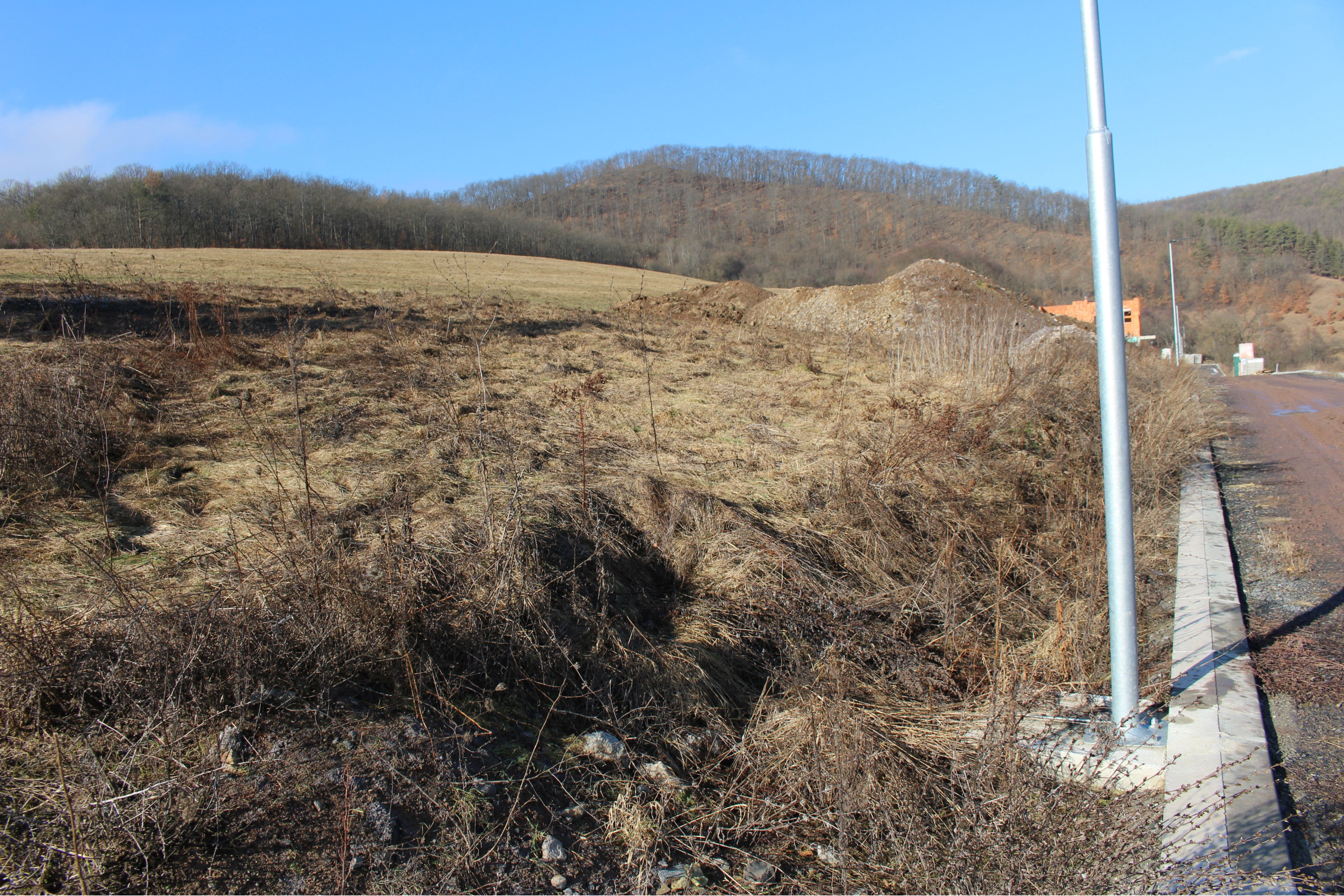 Predaj stavebného pozemku 571 m2 Breziny – 8 km Zvolen, okr. Zvolen