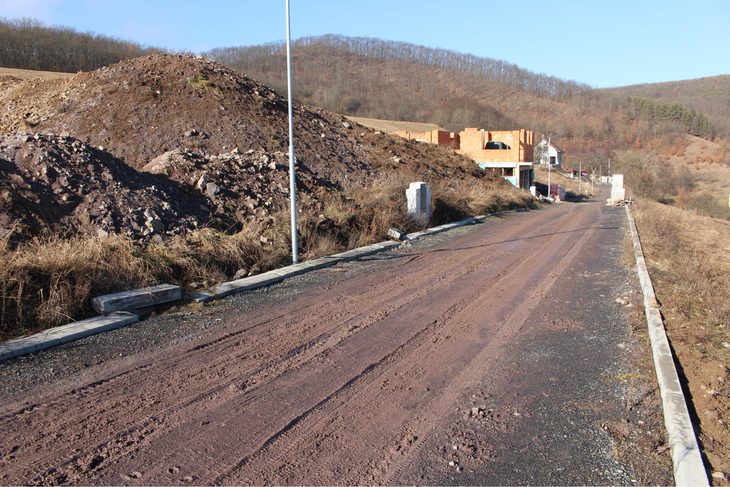 Predaj stavebného pozemku 571 m2 Breziny – 8 km Zvolen, okr. Zvolen