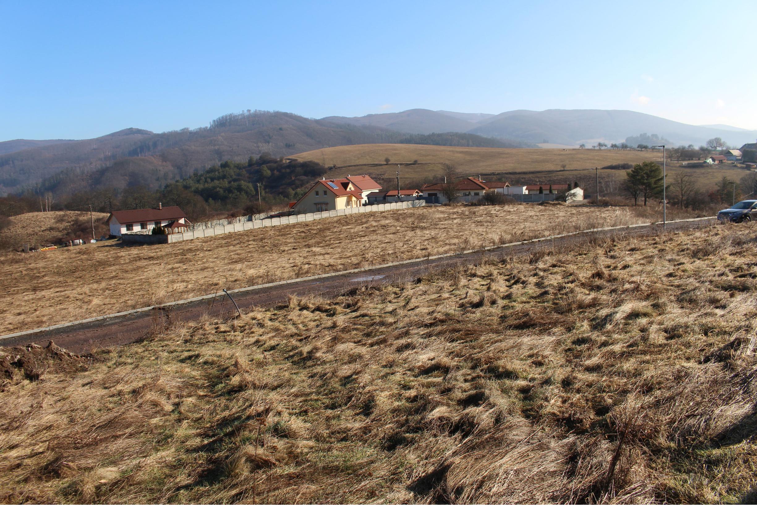 Predaj stavebného pozemku 571 m2 Breziny – 8 km Zvolen, okr. Zvolen