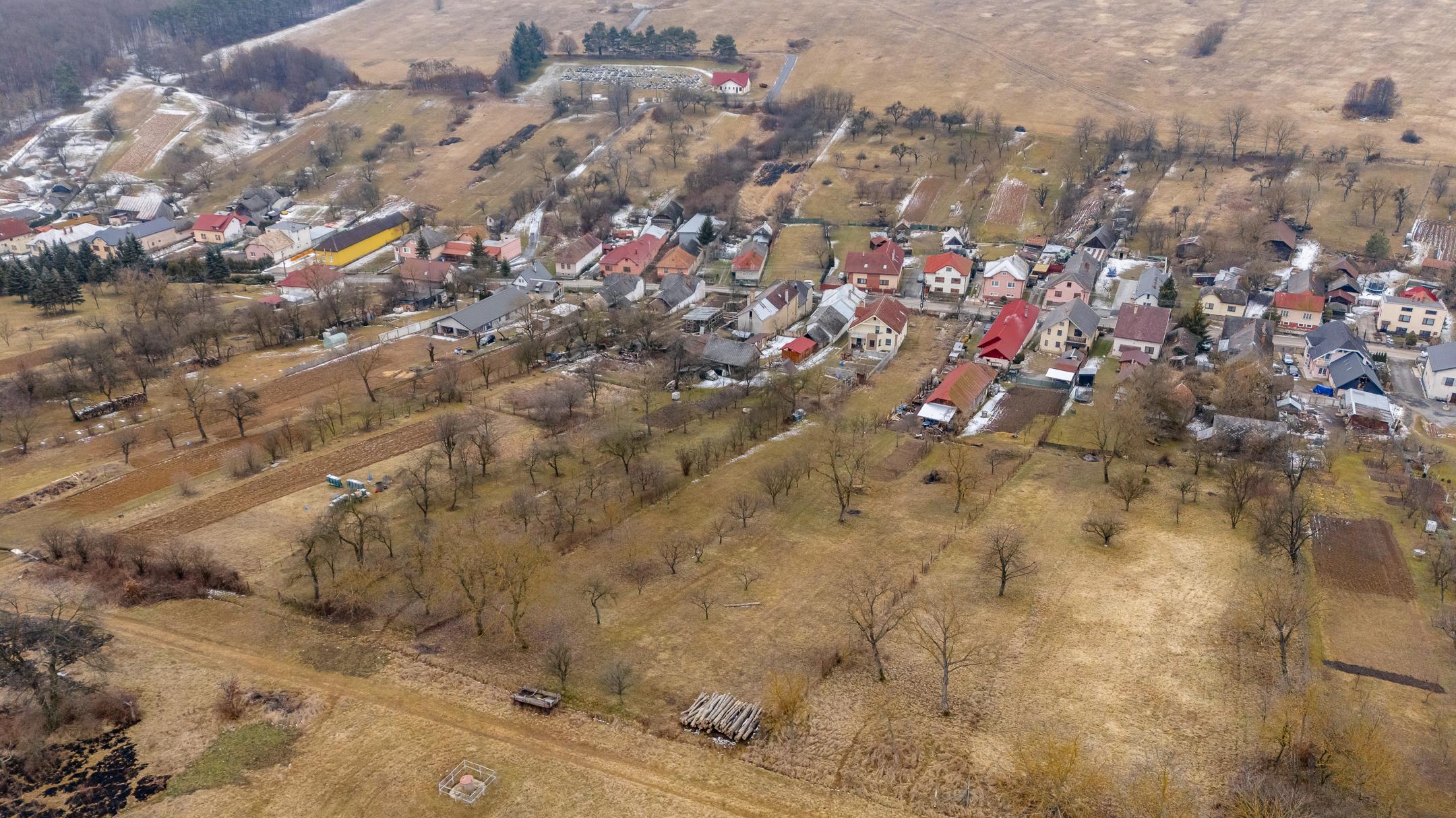 Ponúkame Vám na predaj stavebný pozemok s výhľadom na prírodu pokojnej obce Vyšný Kazimír
