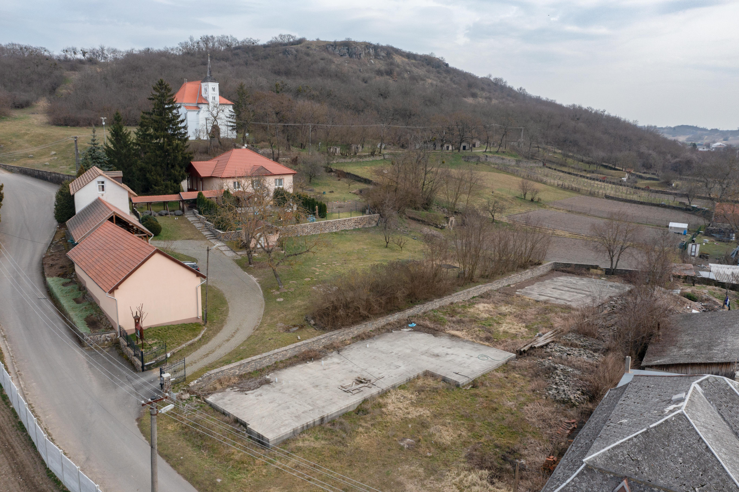 Na predaj stavebný pozemok so stavebným povolením na penzión
