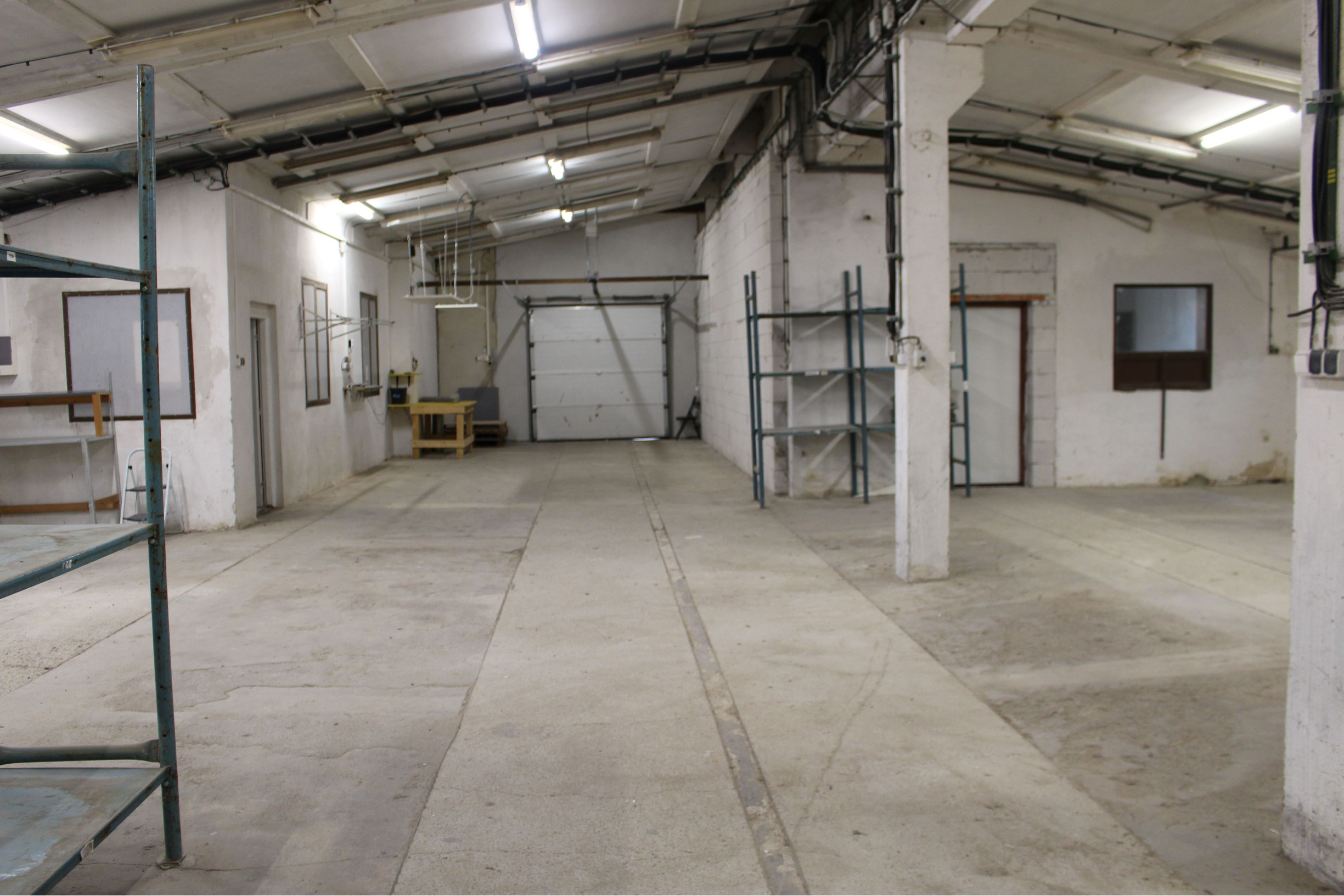 Prenájom  výrobno-skladovacieho priestoru 450 m2 a kancelárií  s prísl. 210 m2 Banská Bystrica -Nemce