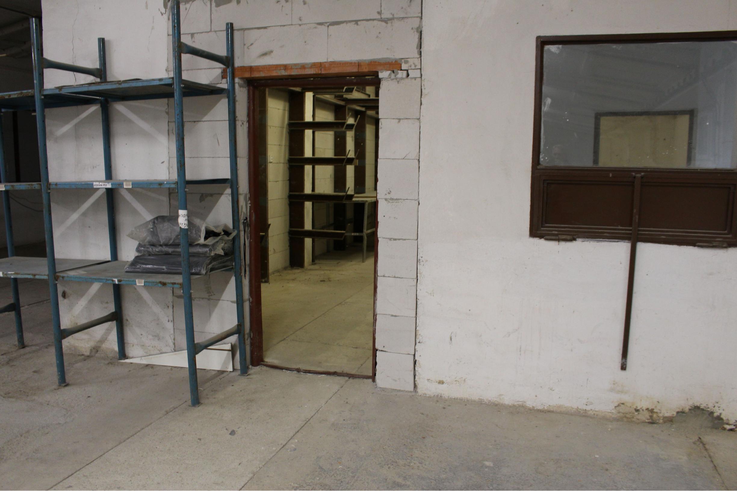 Prenájom  výrobno-skladovacieho priestoru 450 m2 a kancelárií  s prísl. 210 m2 Banská Bystrica -Nemce