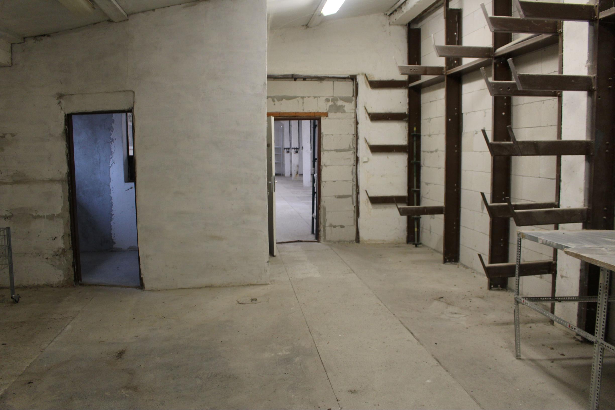 Prenájom  výrobno-skladovacieho priestoru 450 m2 a kancelárií  s prísl. 210 m2 Banská Bystrica -Nemce