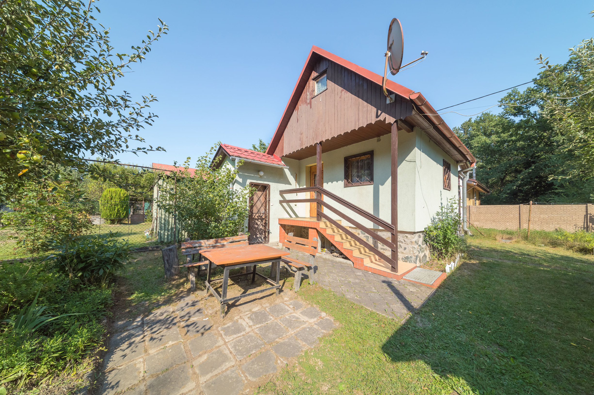 Murovaná chata neďaleko golfového klubu • obec Malá Ida