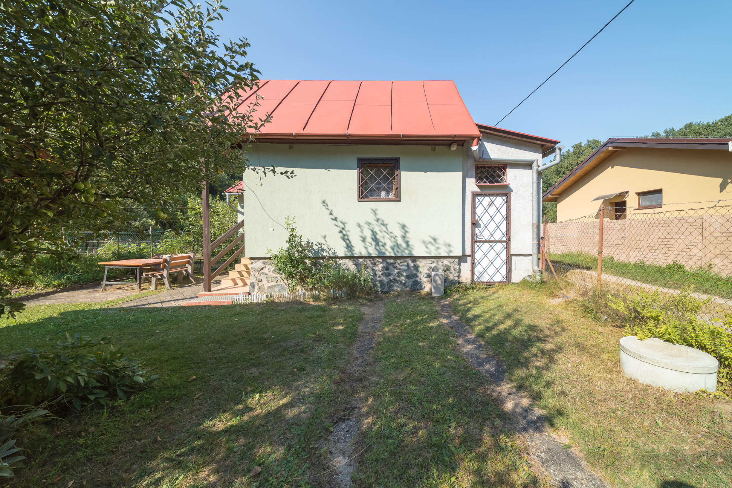 Murovaná chata neďaleko golfového klubu • obec Malá Ida