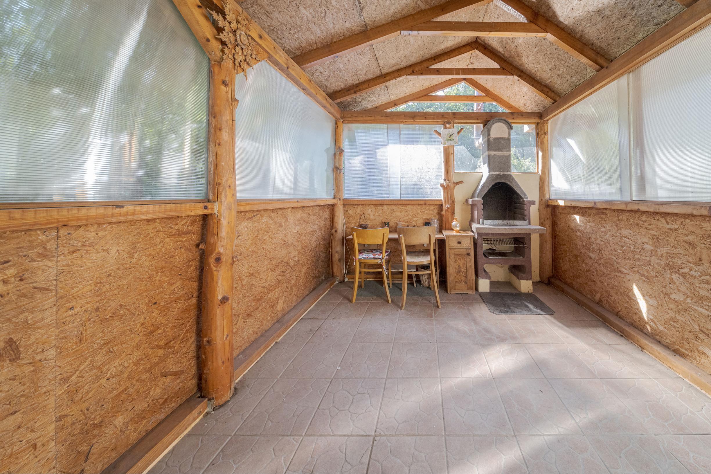 Murovaná chata neďaleko golfového klubu • obec Malá Ida