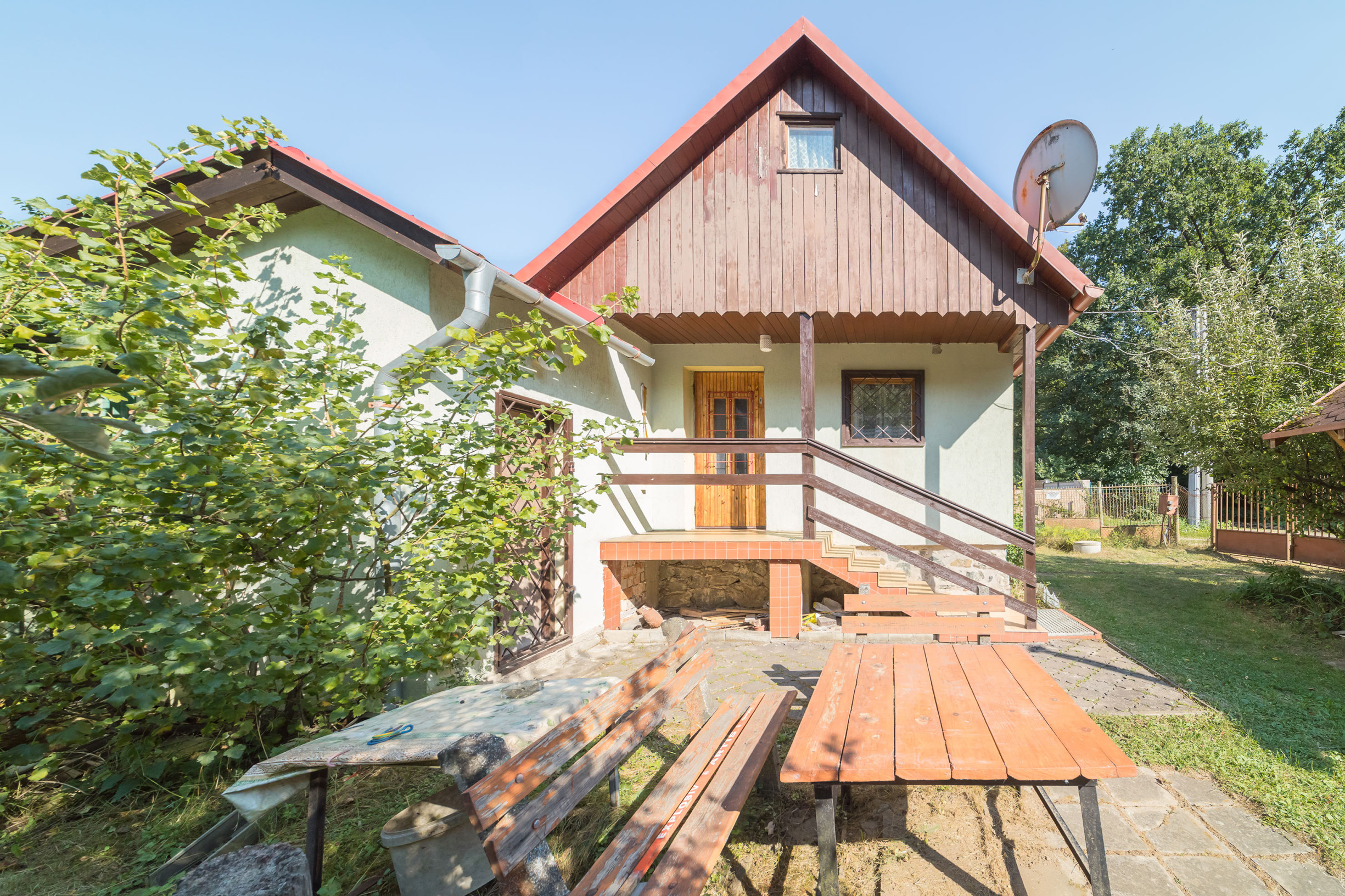 Murovaná chata neďaleko golfového klubu • obec Malá Ida