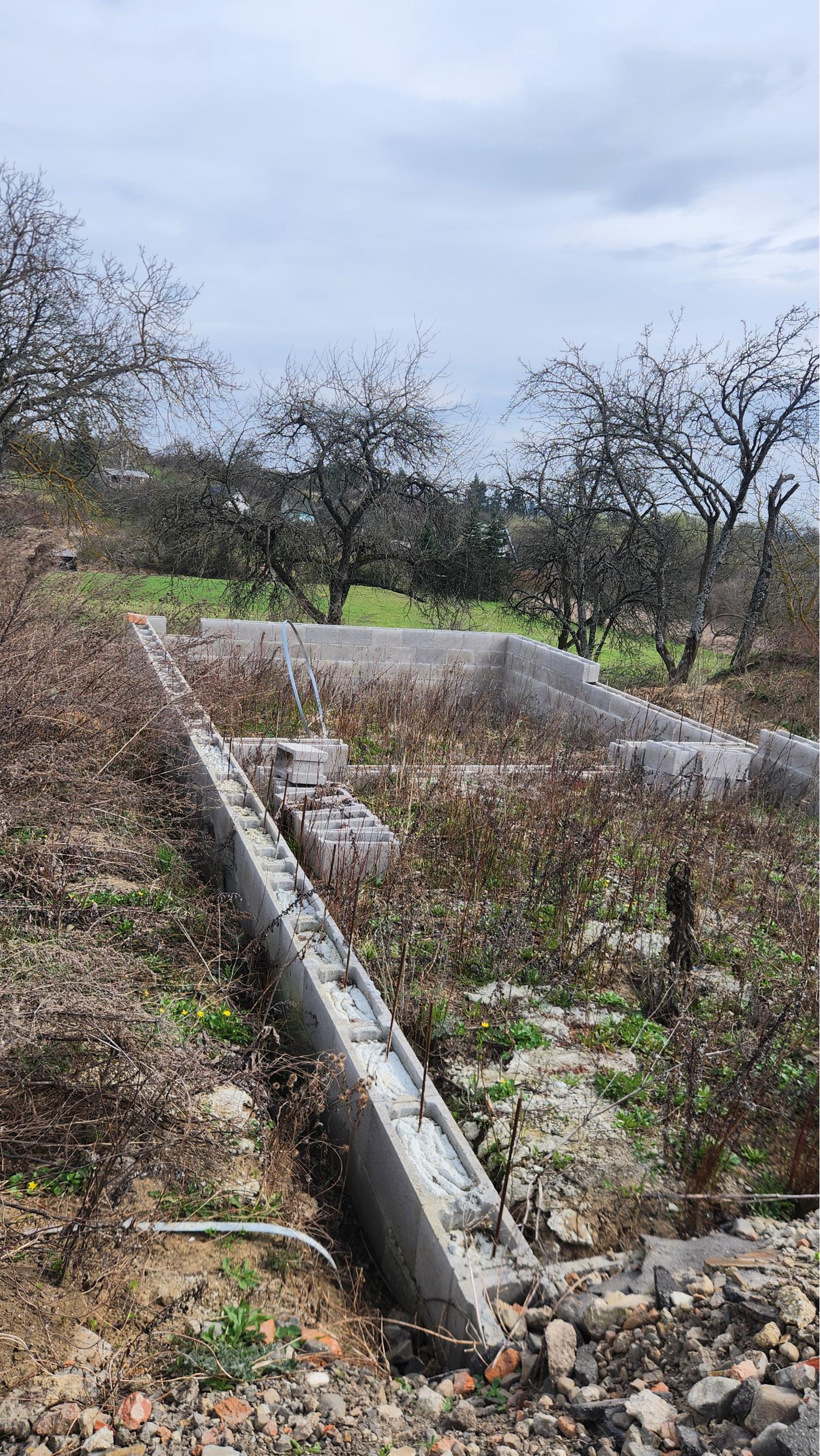 Exkluzívne na predaj stavebné pozemky v záhradkárskej oblasti za mestom Sečovce!