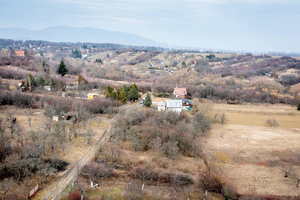 Exkluzívne na predaj stavebné pozemky v záhradkárskej oblasti za mestom Sečovce!