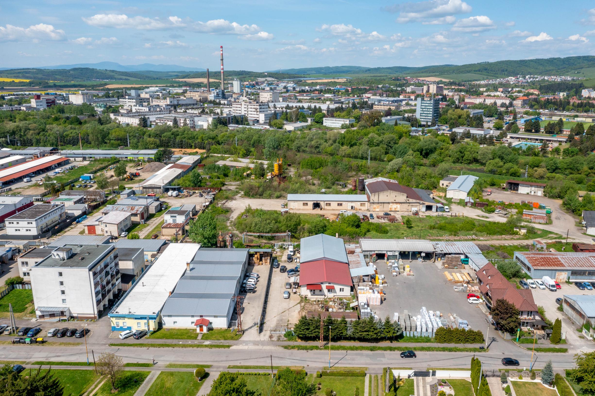 Exkluzívne na predaj  polyfunkčný objekt v Humennom