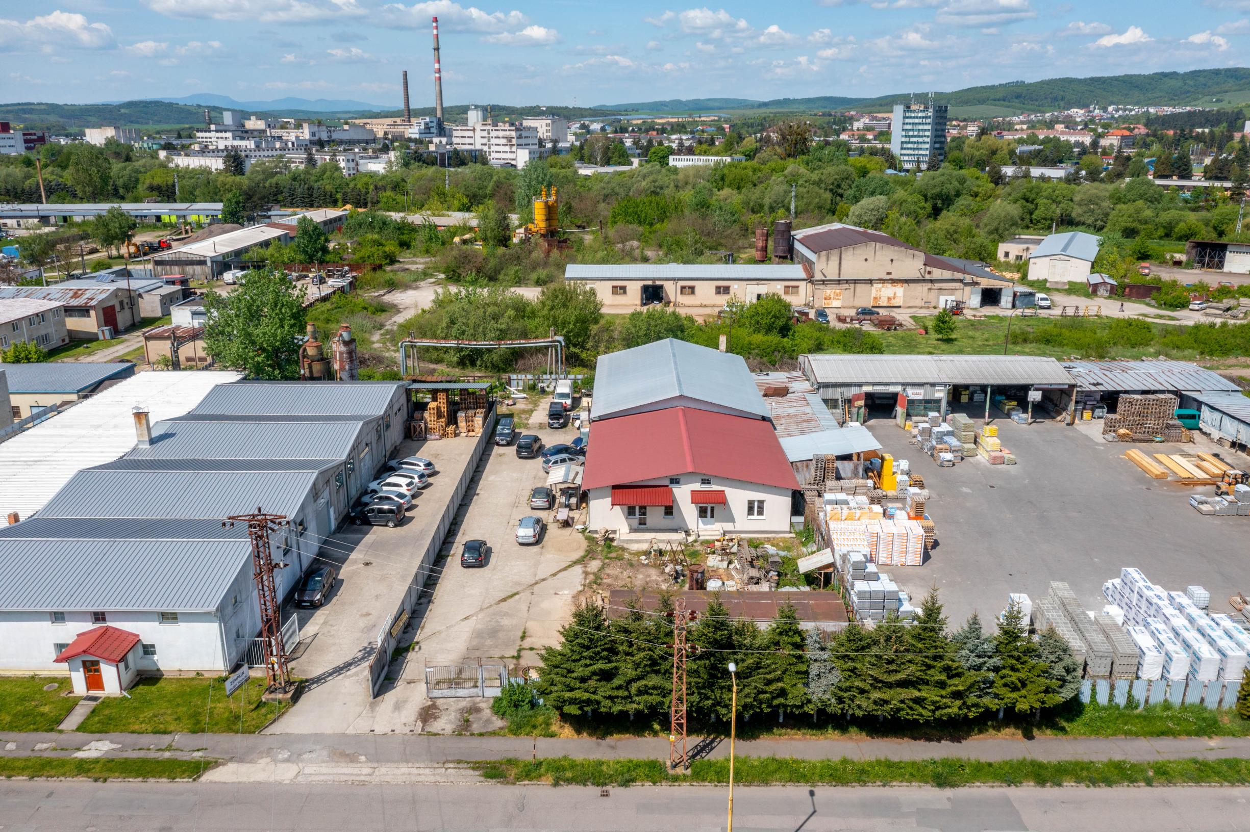 Exkluzívne na predaj  polyfunkčný objekt v Humennom