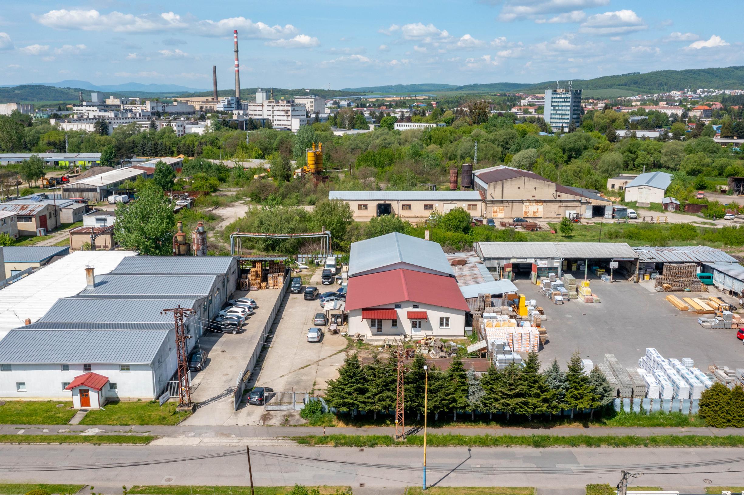 Exkluzívne na predaj  polyfunkčný objekt v Humennom
