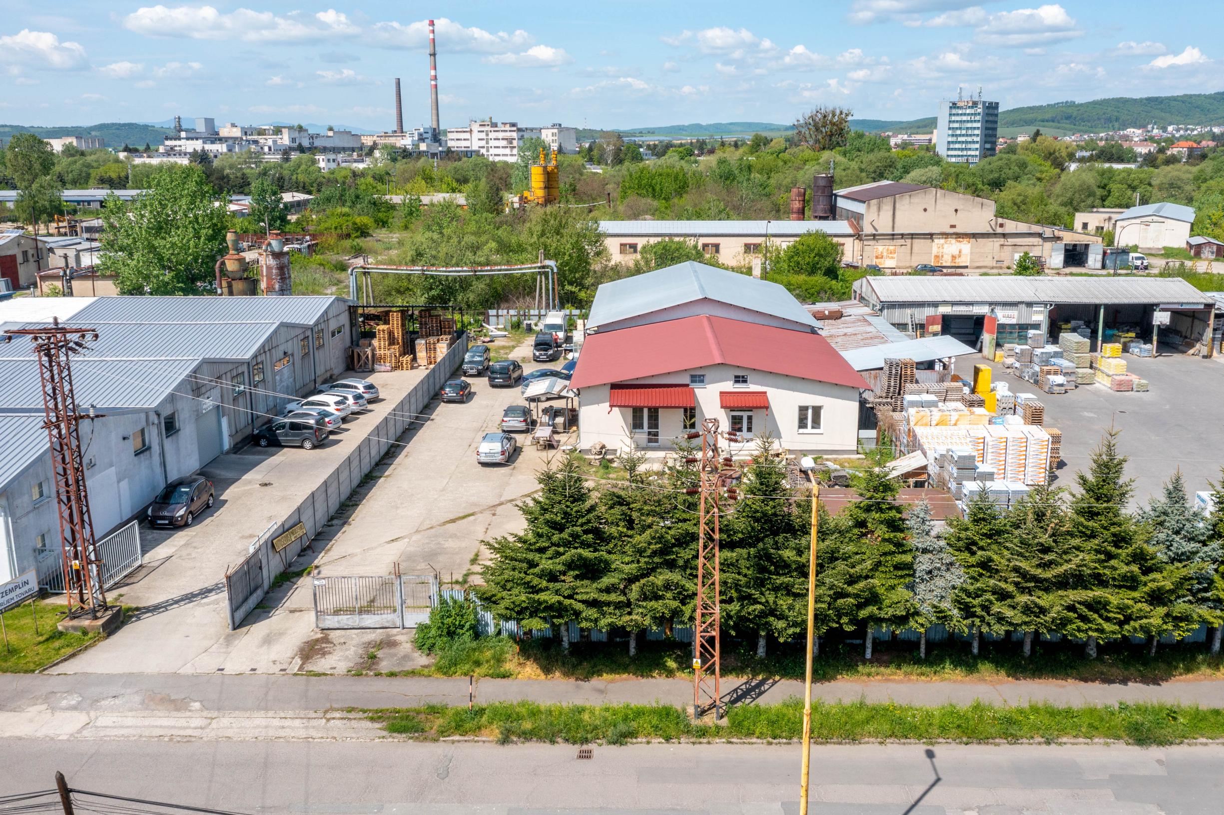 Exkluzívne na predaj  polyfunkčný objekt v Humennom