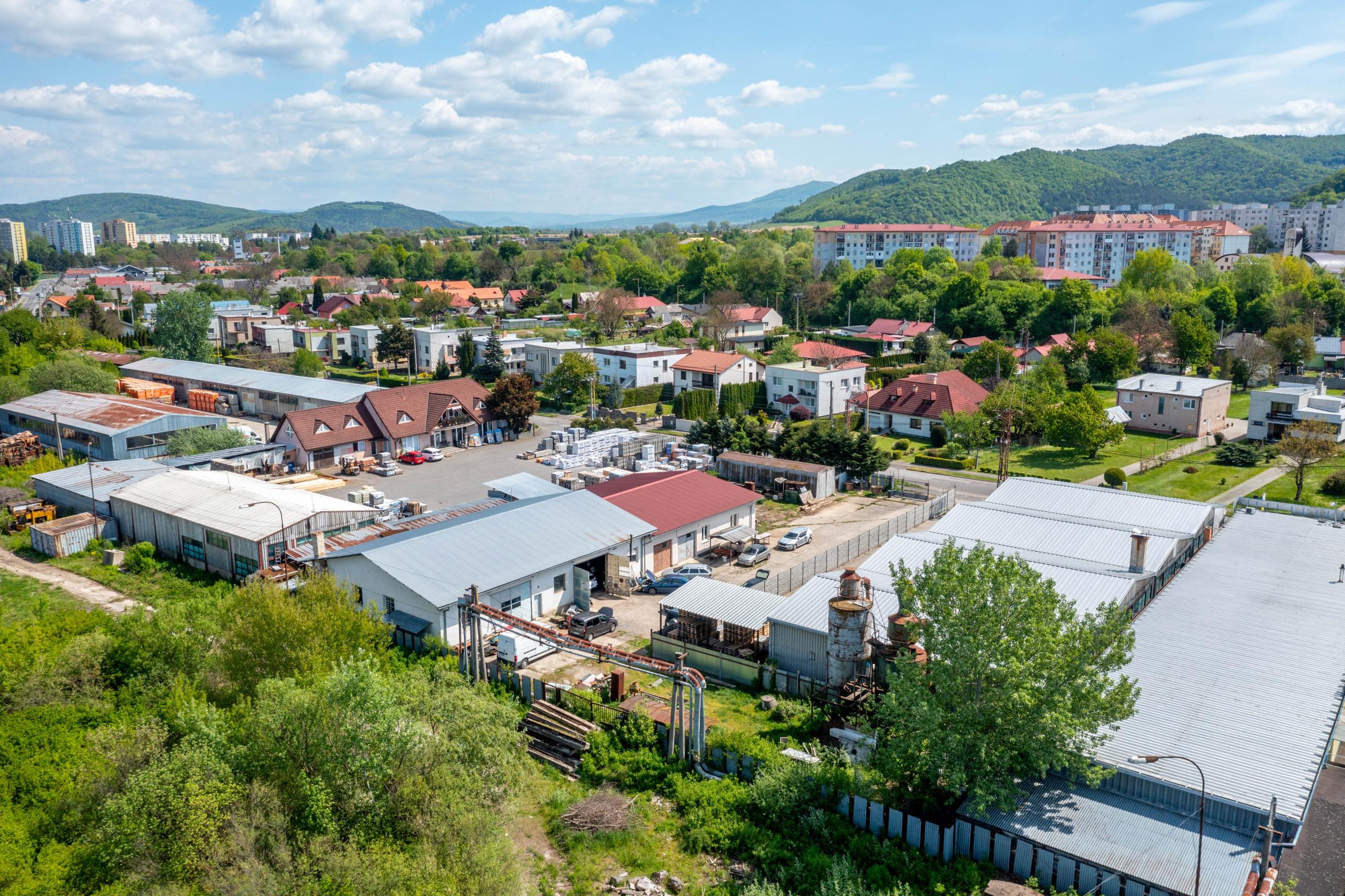 Exkluzívne na predaj  polyfunkčný objekt v Humennom