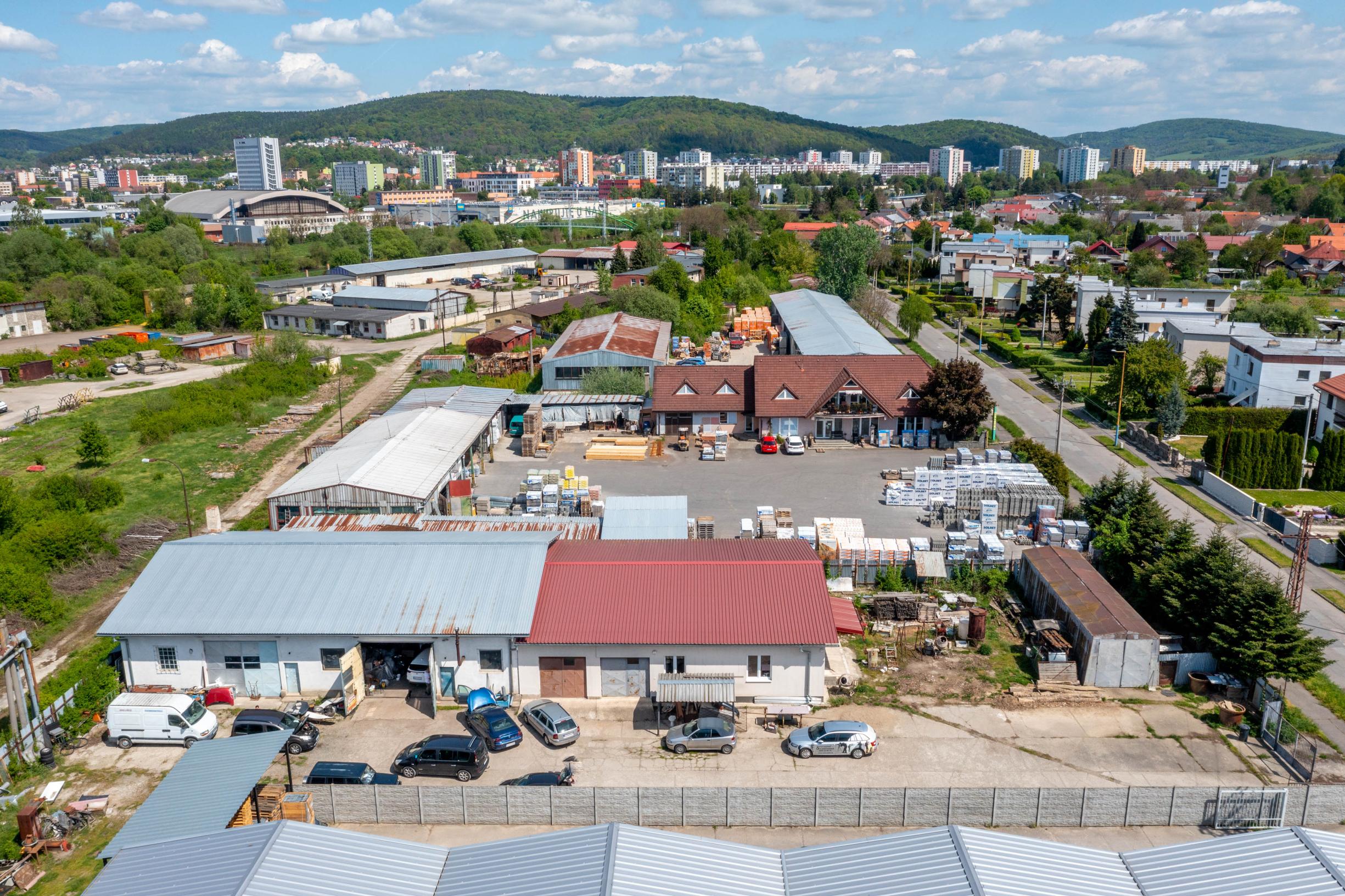 Exkluzívne na predaj  polyfunkčný objekt v Humennom