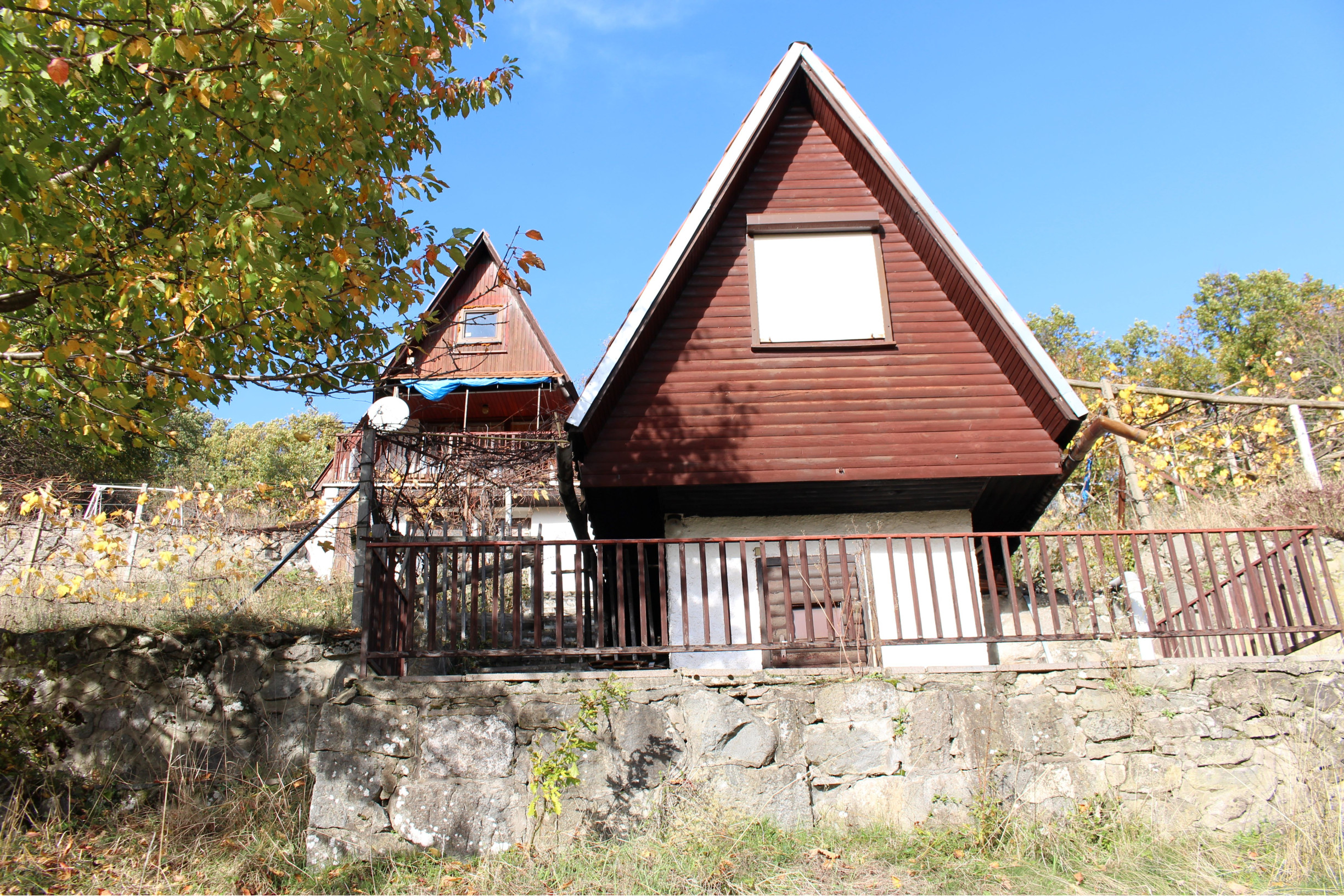 REZERVOVANÉ - Chata a chatka -160 m2,polosamota, Krupina – Stará hora, pozemky 5115 m2, okr. Krupina