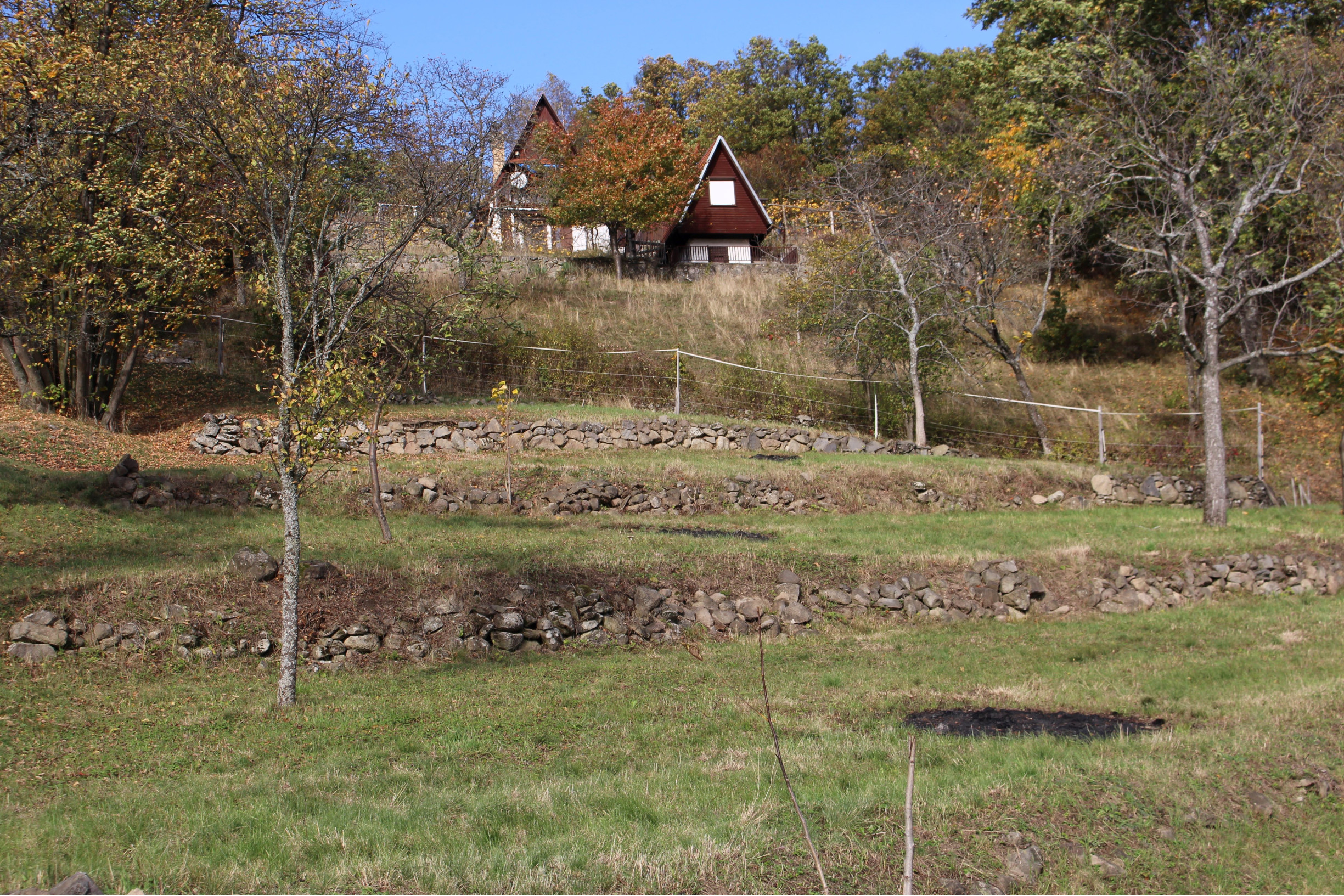 REZERVOVANÉ - Chata a chatka -160 m2,polosamota, Krupina – Stará hora, pozemky 5115 m2, okr. Krupina