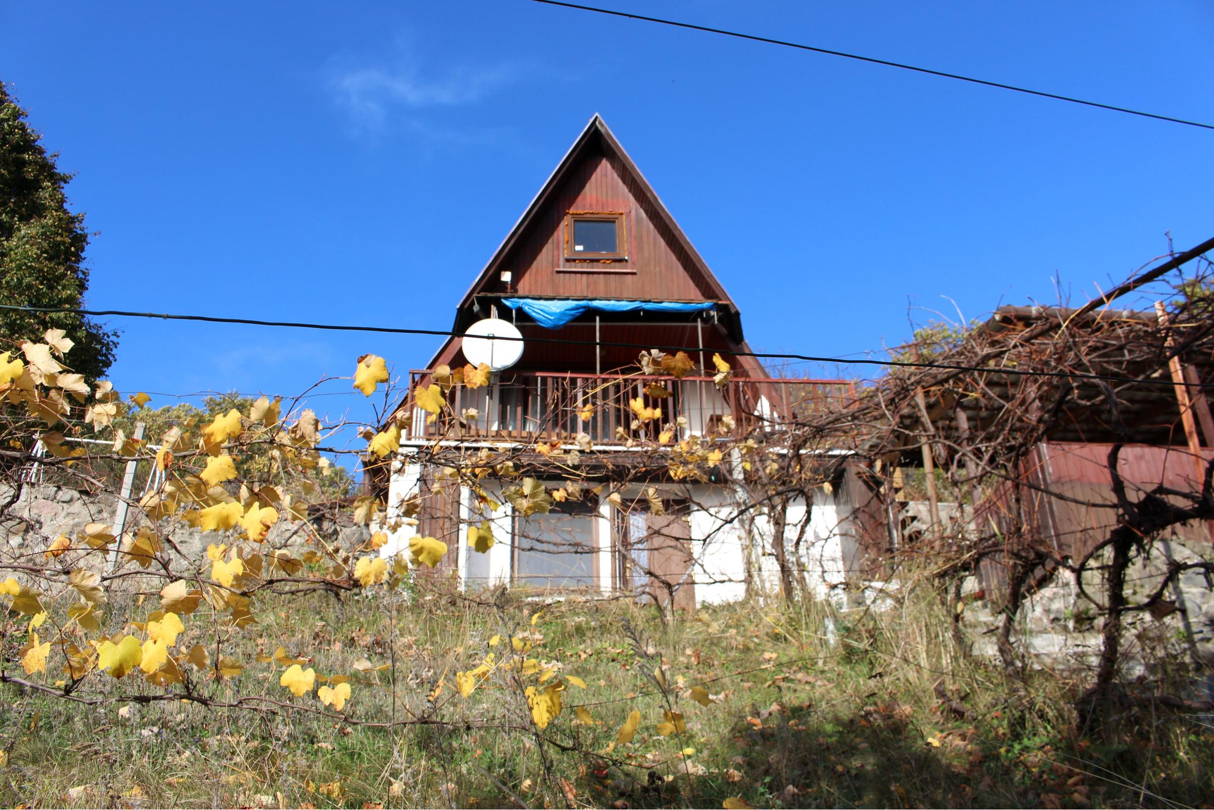 REZERVOVANÉ - Chata a chatka -160 m2,polosamota, Krupina – Stará hora, pozemky 5115 m2, okr. Krupina