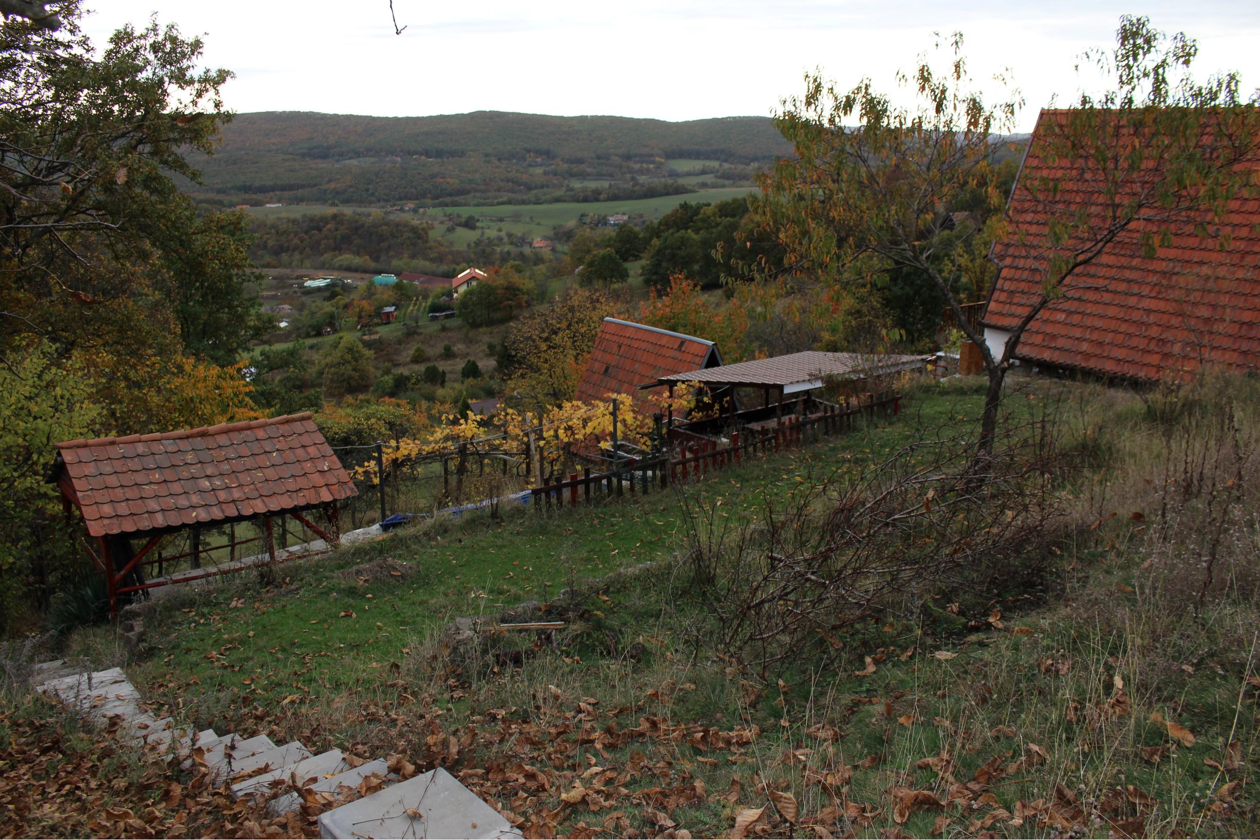 REZERVOVANÉ - Chata a chatka -160 m2,polosamota, Krupina – Stará hora, pozemky 5115 m2, okr. Krupina