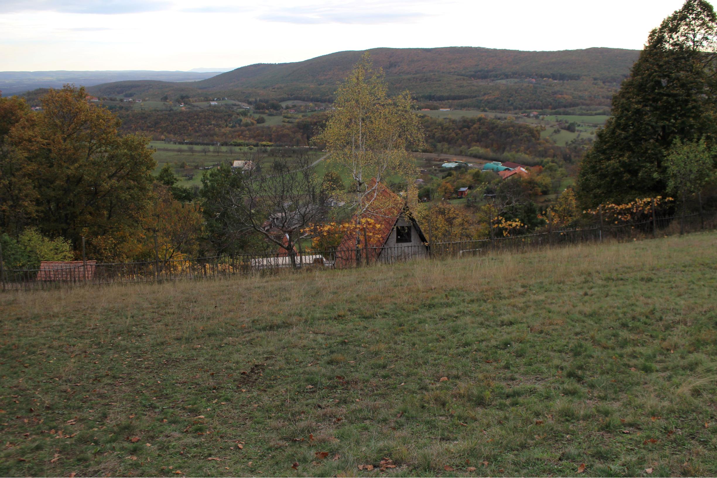 REZERVOVANÉ - Chata a chatka -160 m2,polosamota, Krupina – Stará hora, pozemky 5115 m2, okr. Krupina