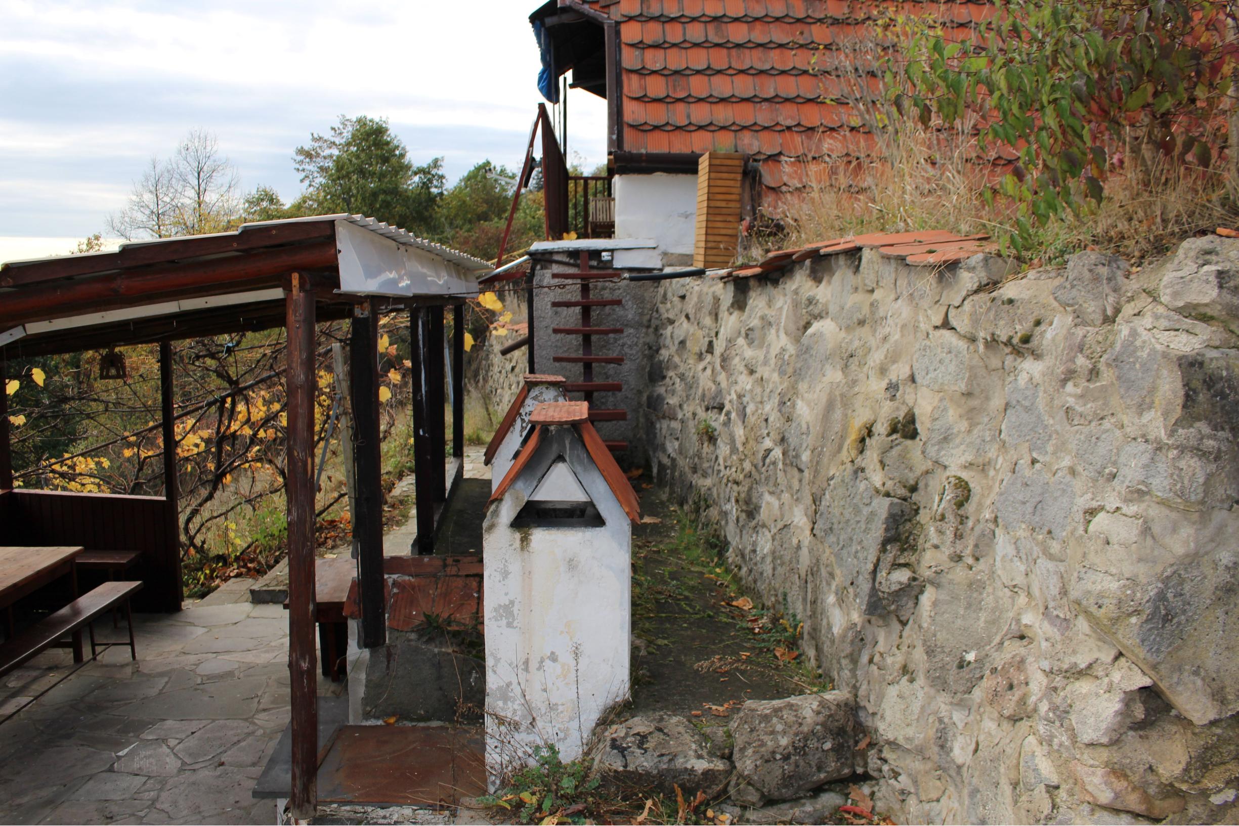 REZERVOVANÉ - Chata a chatka -160 m2,polosamota, Krupina – Stará hora, pozemky 5115 m2, okr. Krupina