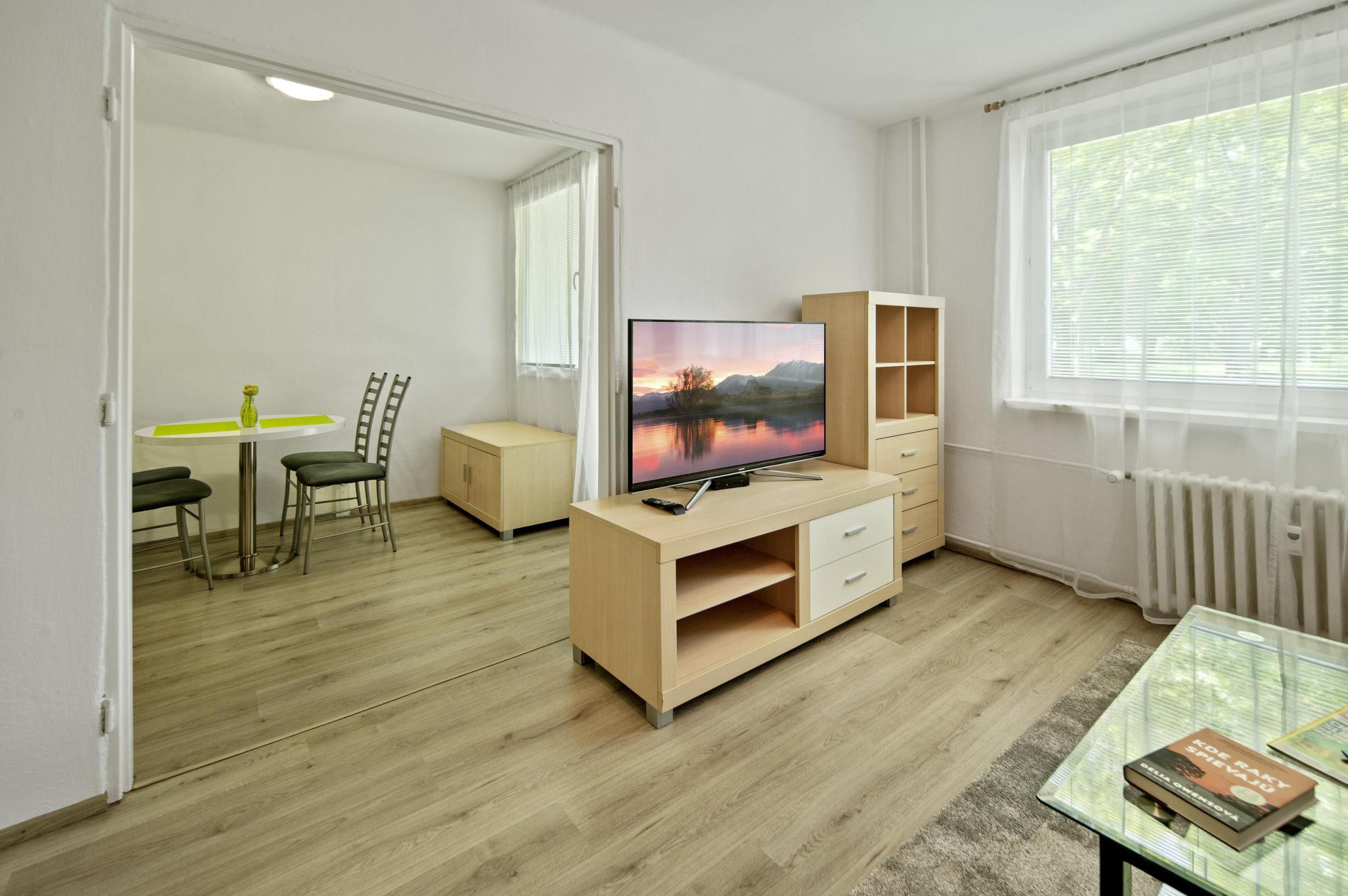 Prenájom 1-izbového bytu, 38 m2, ulica A.Hlinku, Piešťany