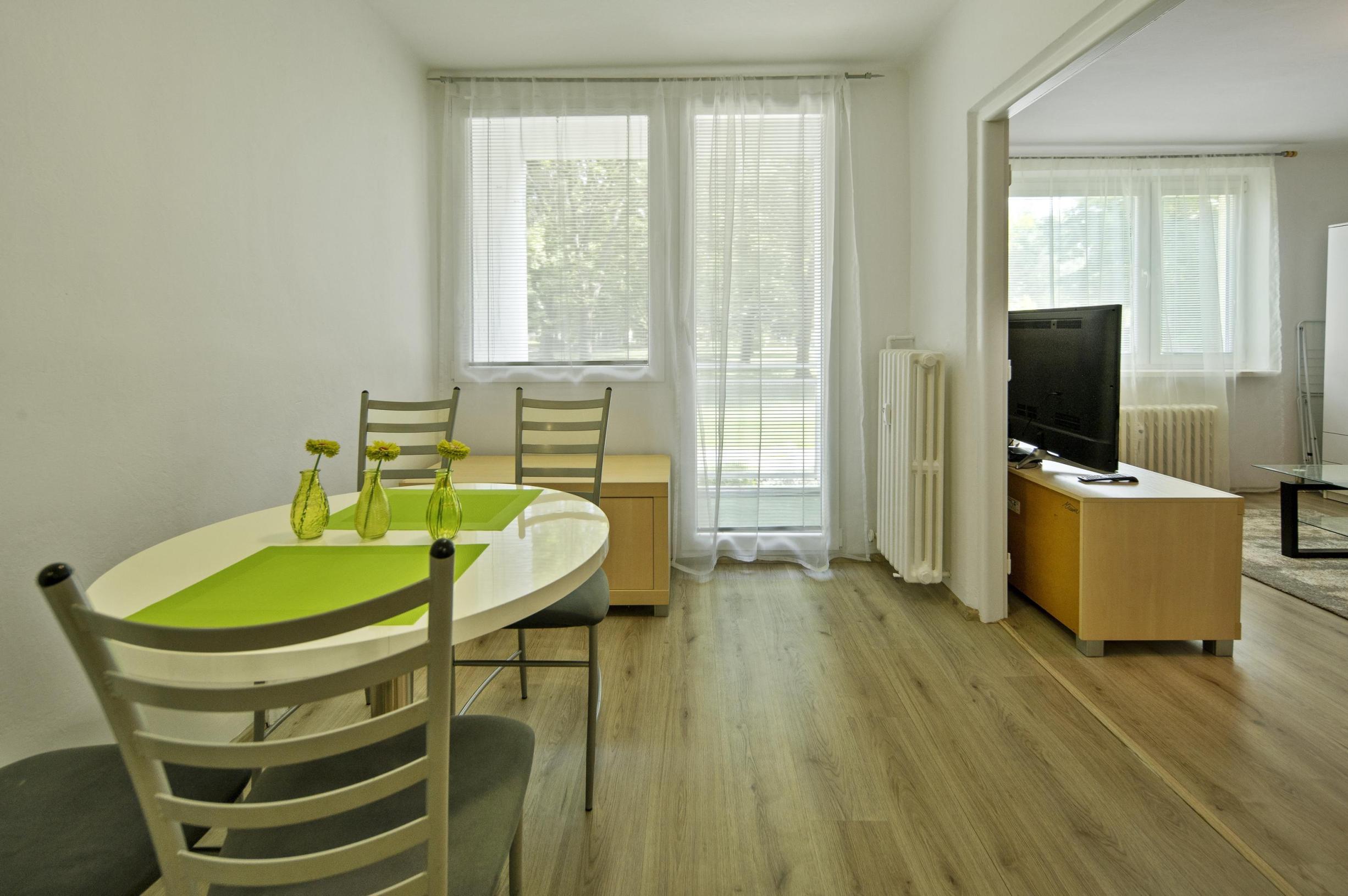 Prenájom 1-izbového bytu, 38 m2, ulica A.Hlinku, Piešťany