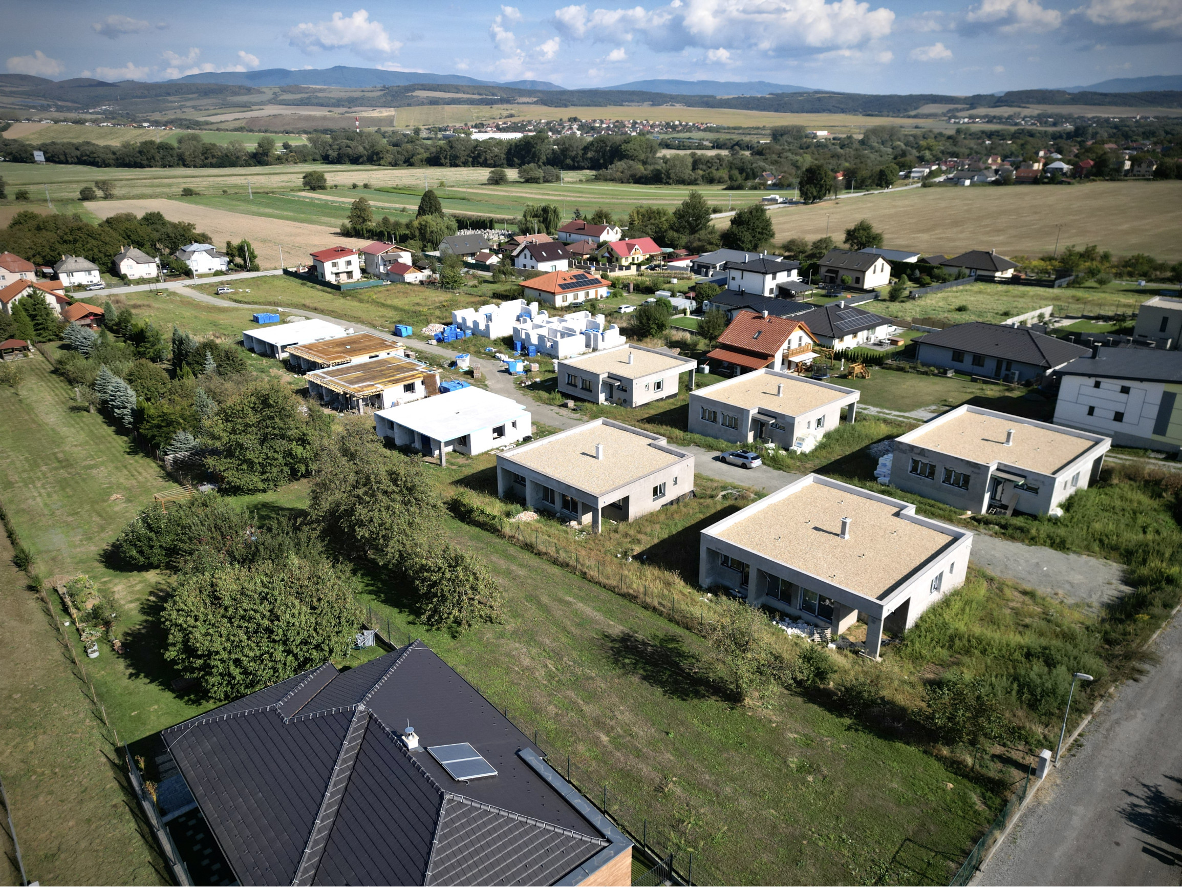 Exkluzívne ponúkame na predaj Developerský projekt NOVOSTAVBY JANOVÍK.