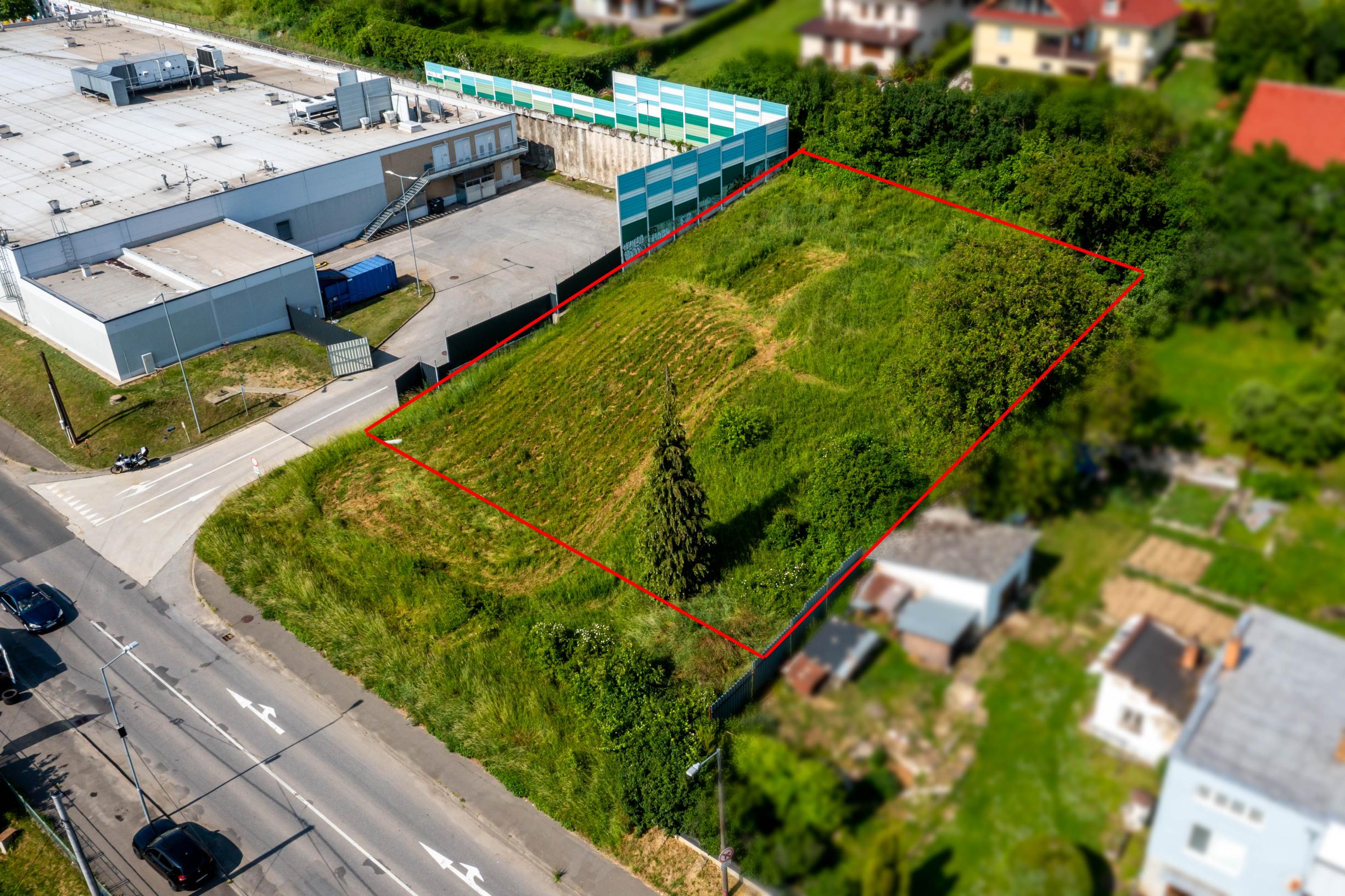 Stavebný pozemok na Dlhej ulici vo Vranove nad Topľou, pri Kauflande