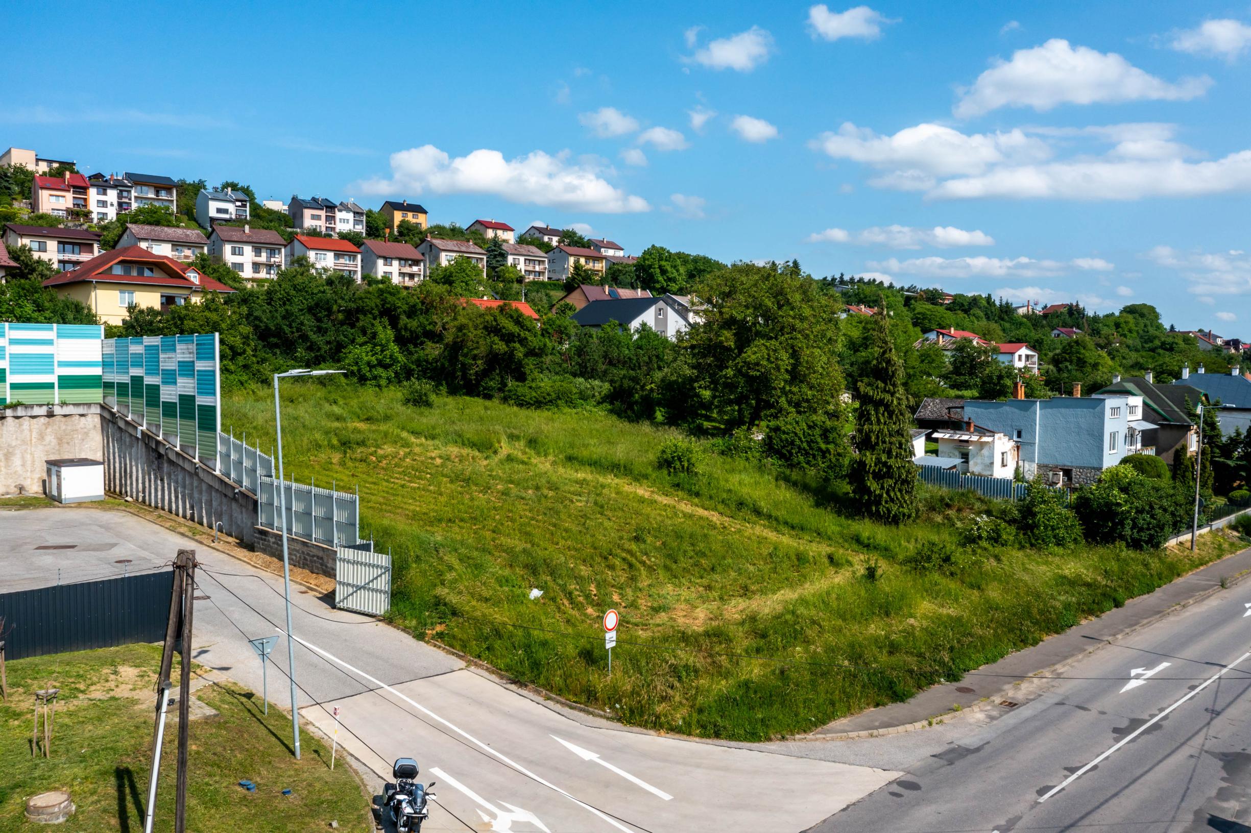 Stavebný pozemok na Dlhej ulici vo Vranove nad Topľou, pri Kauflande