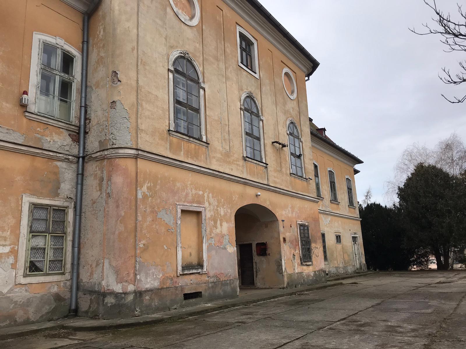 Barokový Kaštieľ rodiny Zichyovcov v obci ŽELOVCE